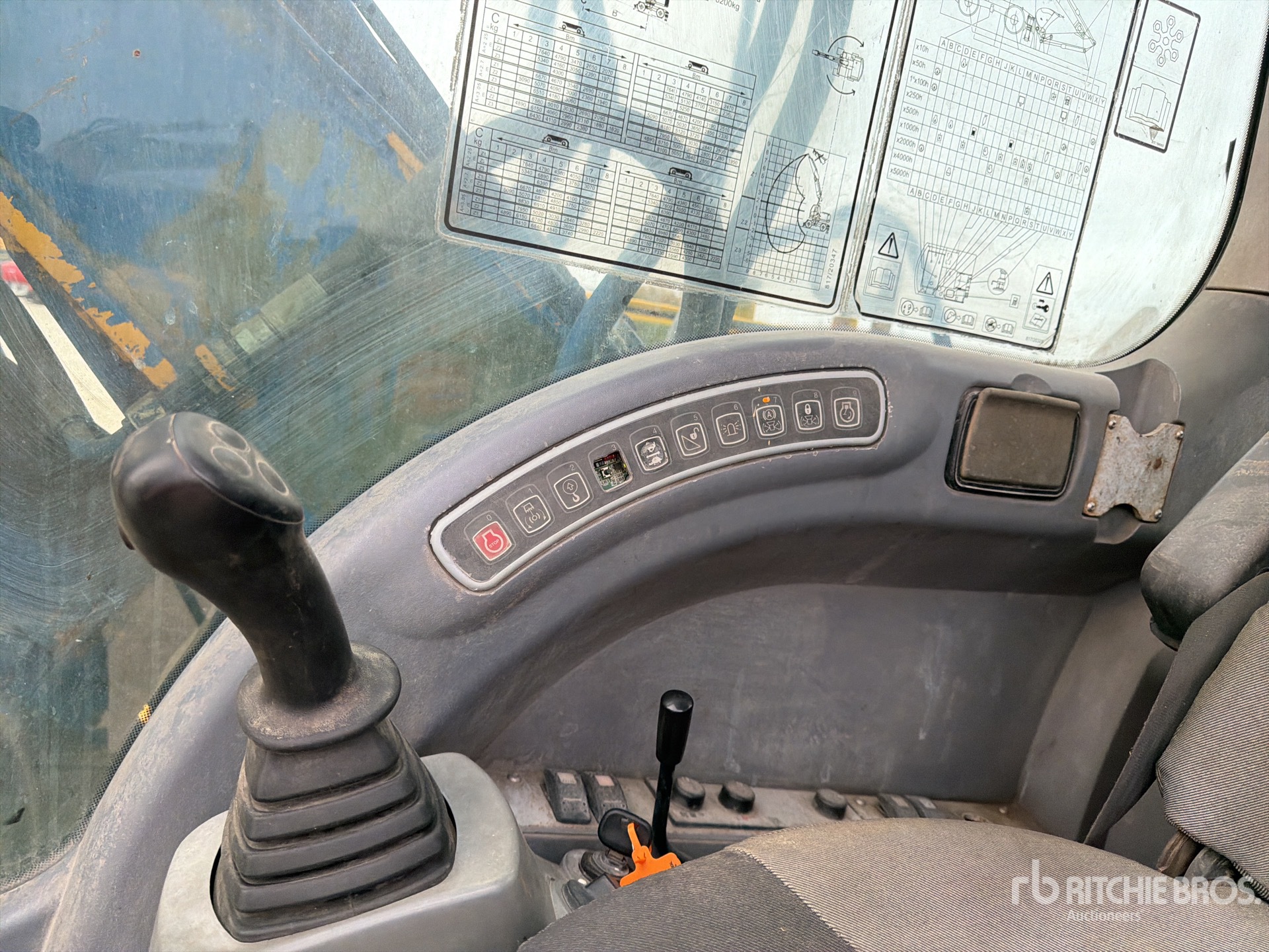 2006 JCB JS175W