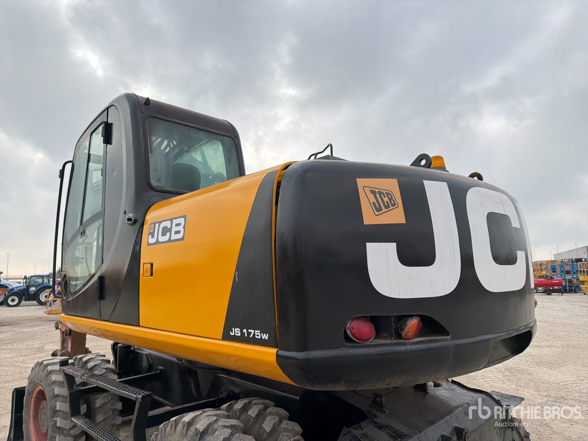 2006 JCB JS175W