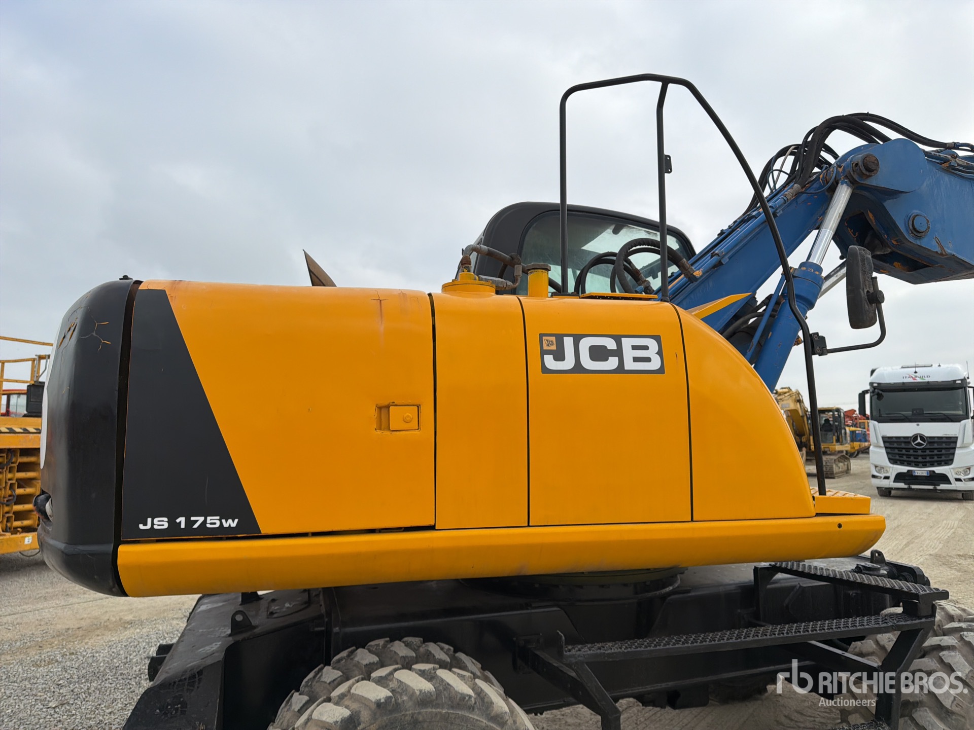 2006 JCB JS175W