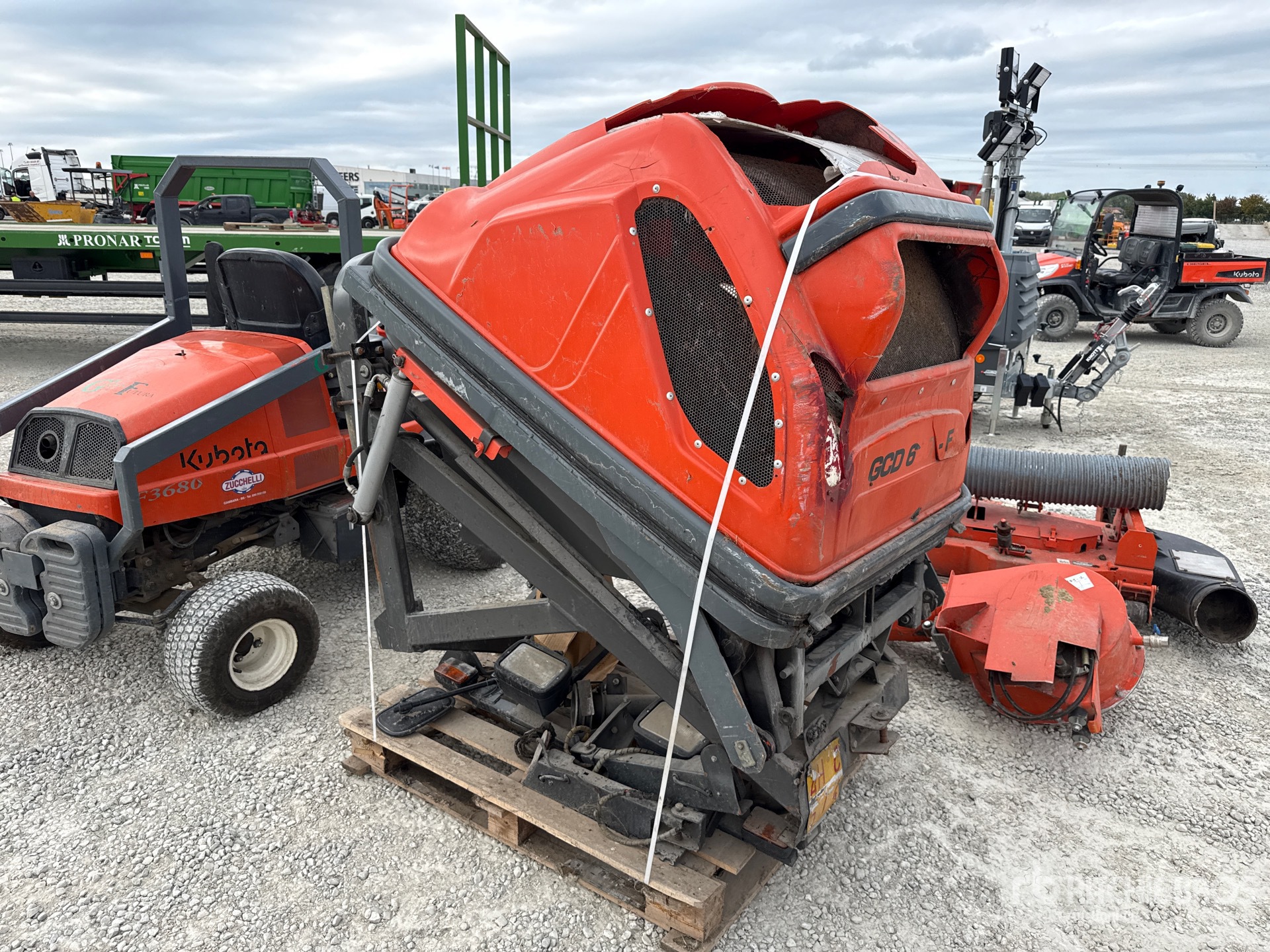 Kubota F3680