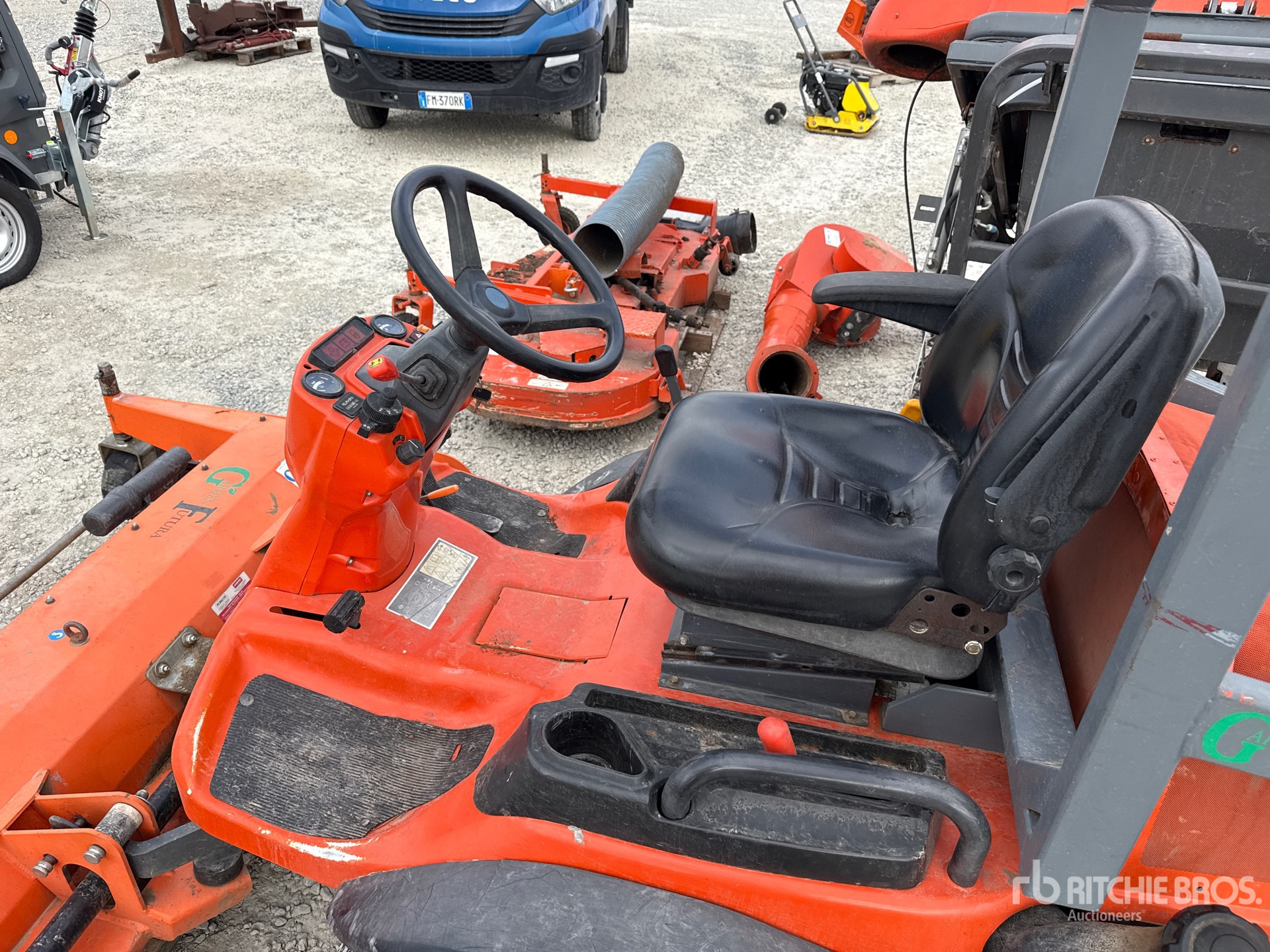 Kubota F3680