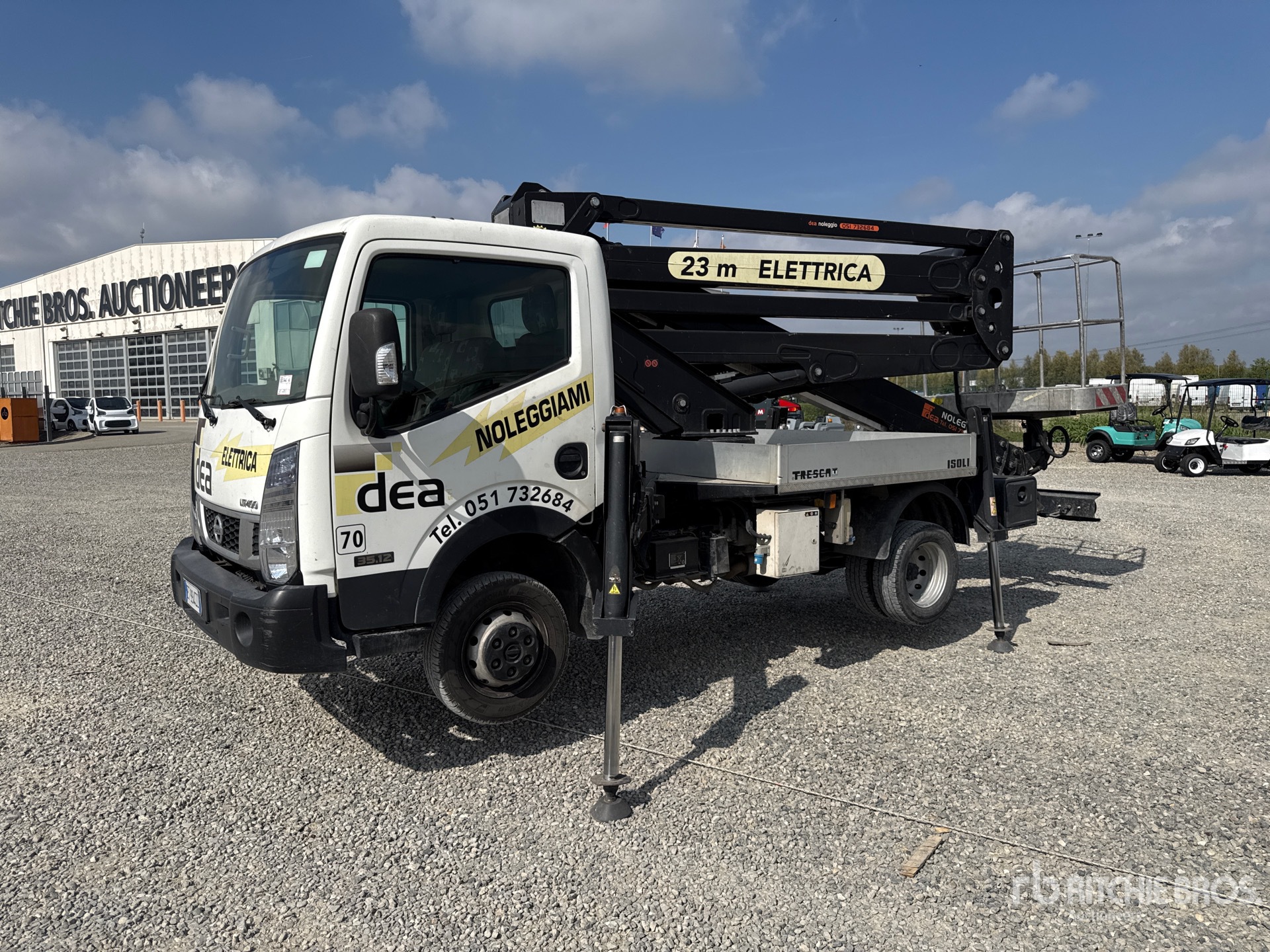2015 Nissan NT400