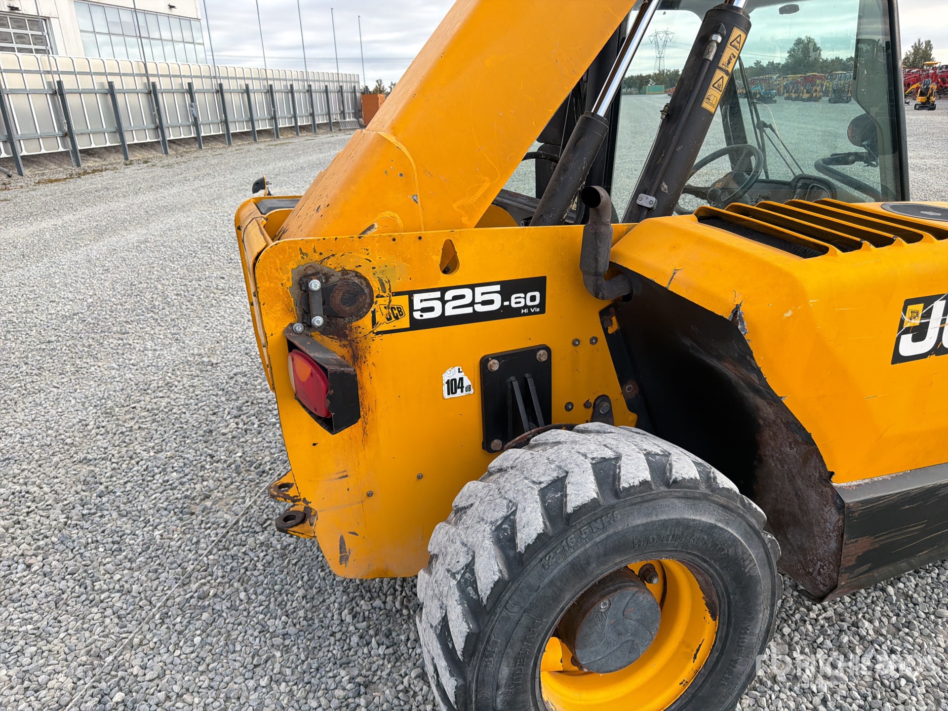 2015 JCB 525