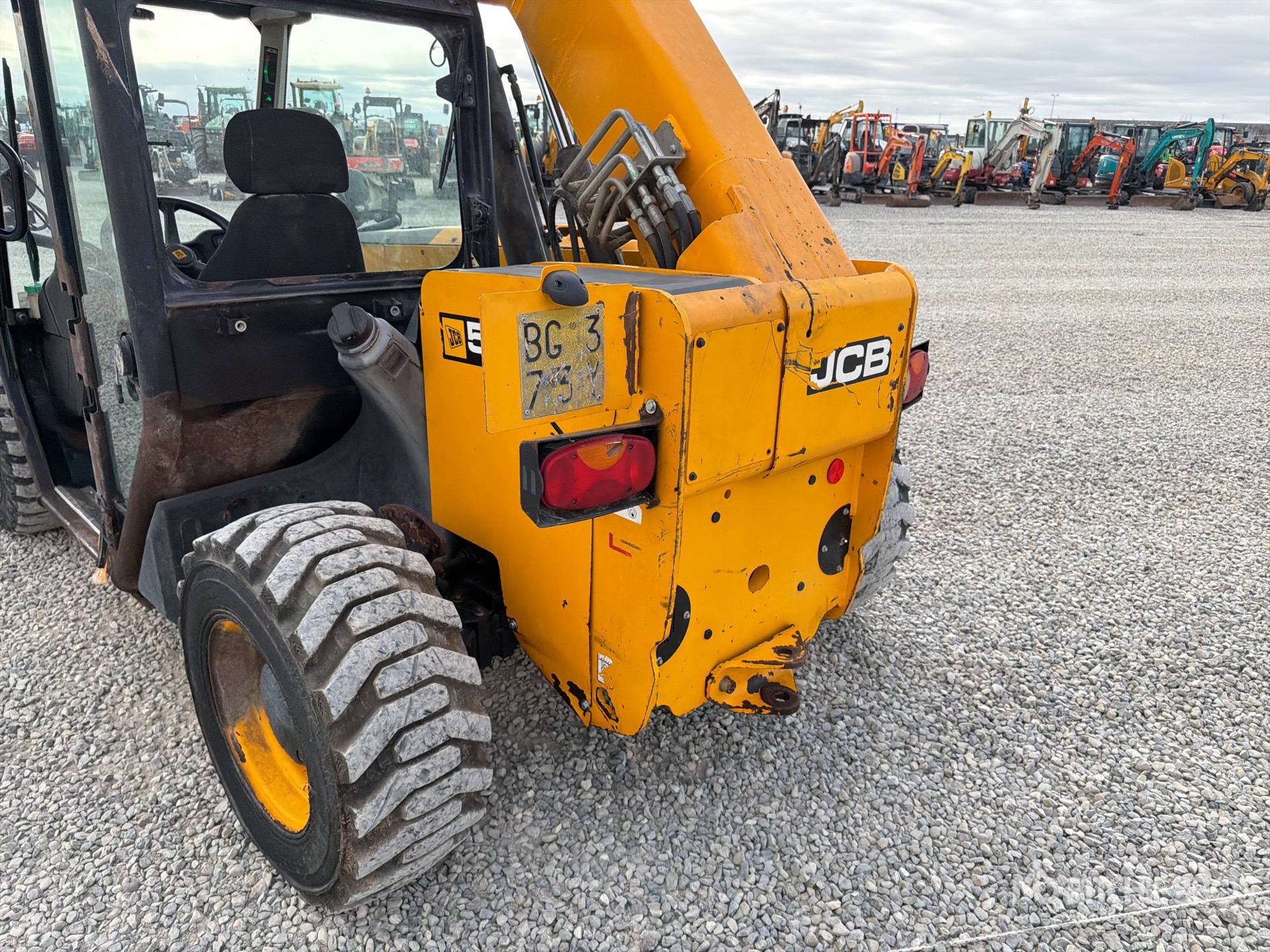 2015 JCB 525