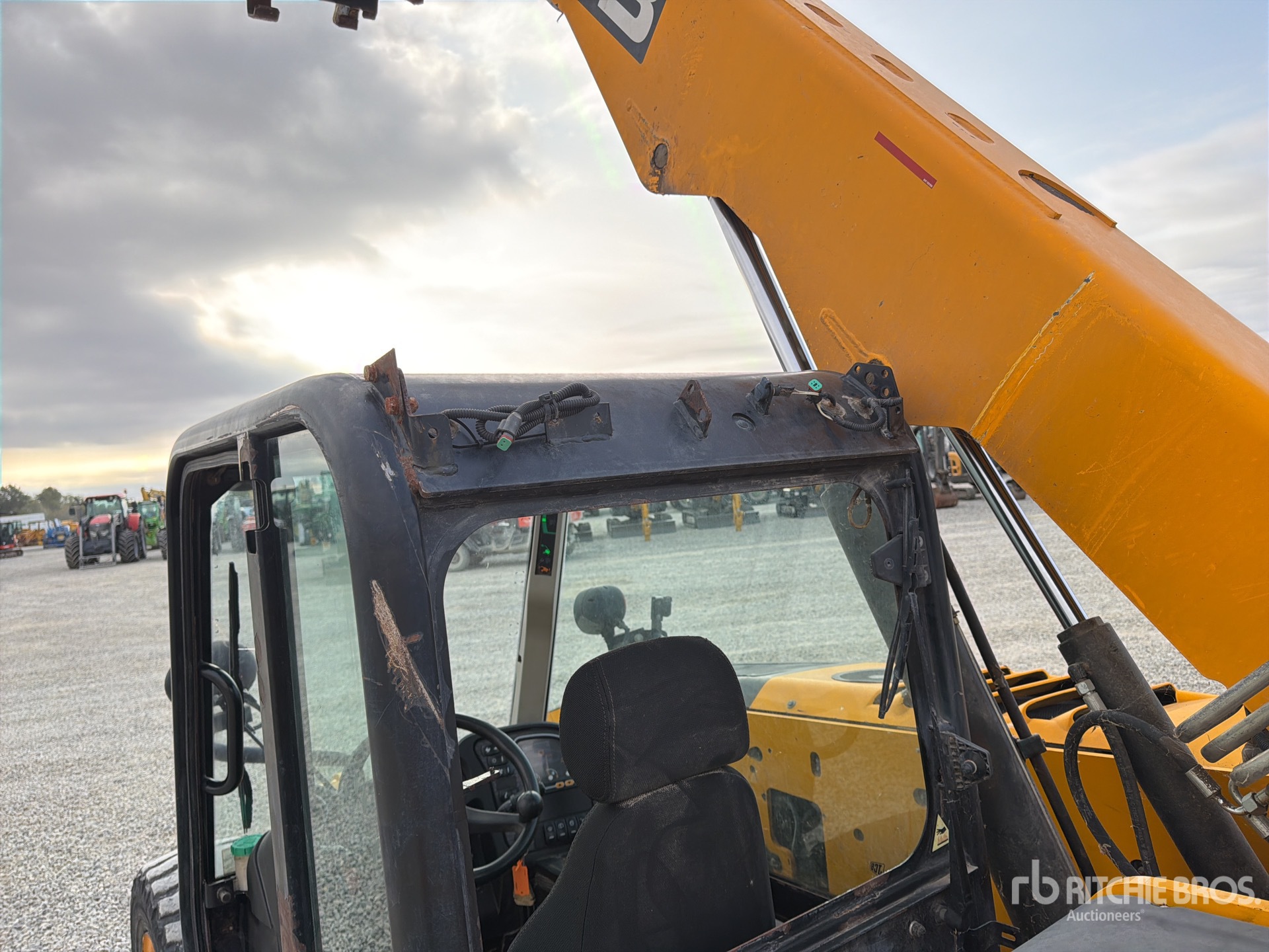 2015 JCB 525