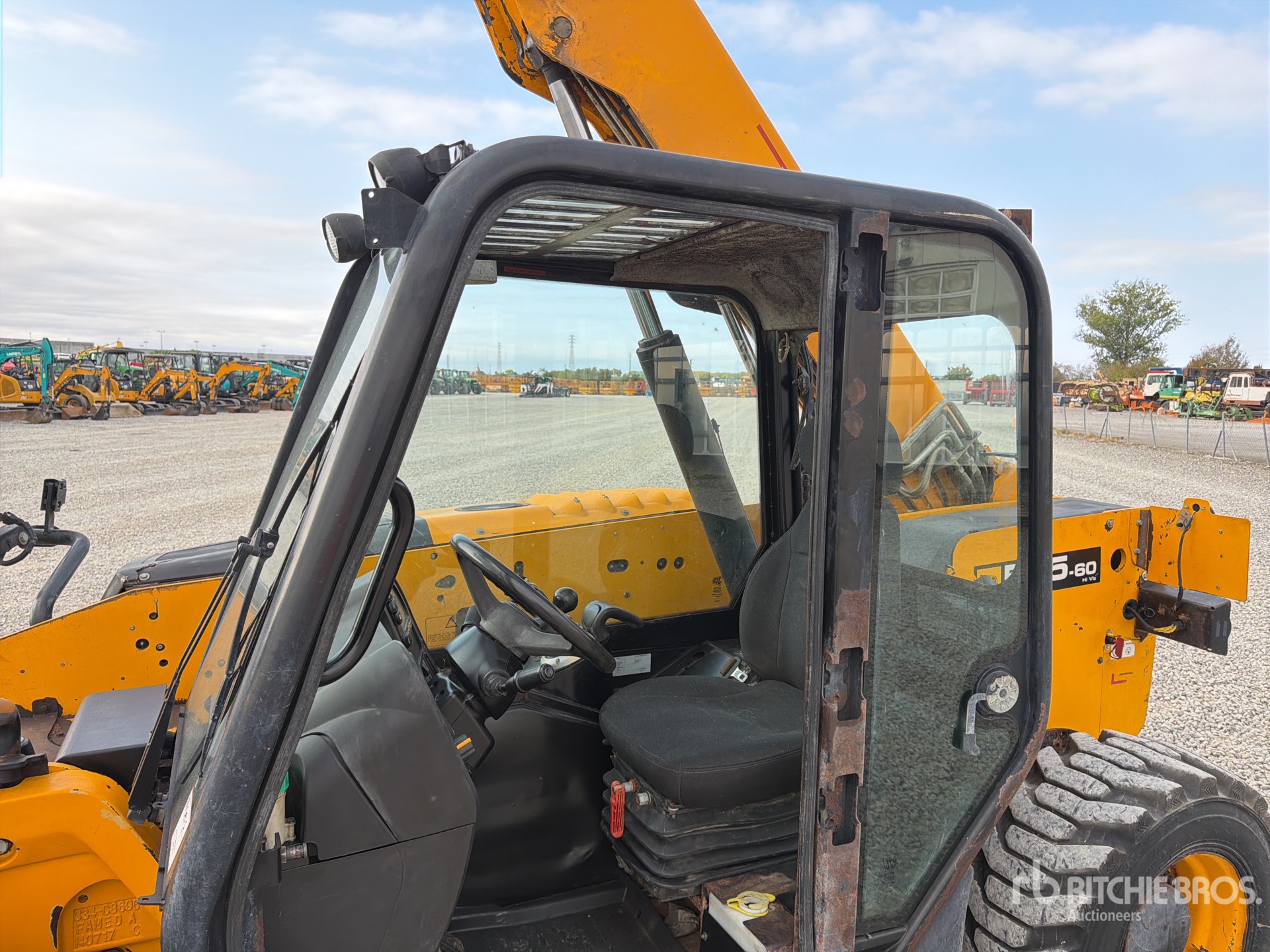 2015 JCB 525