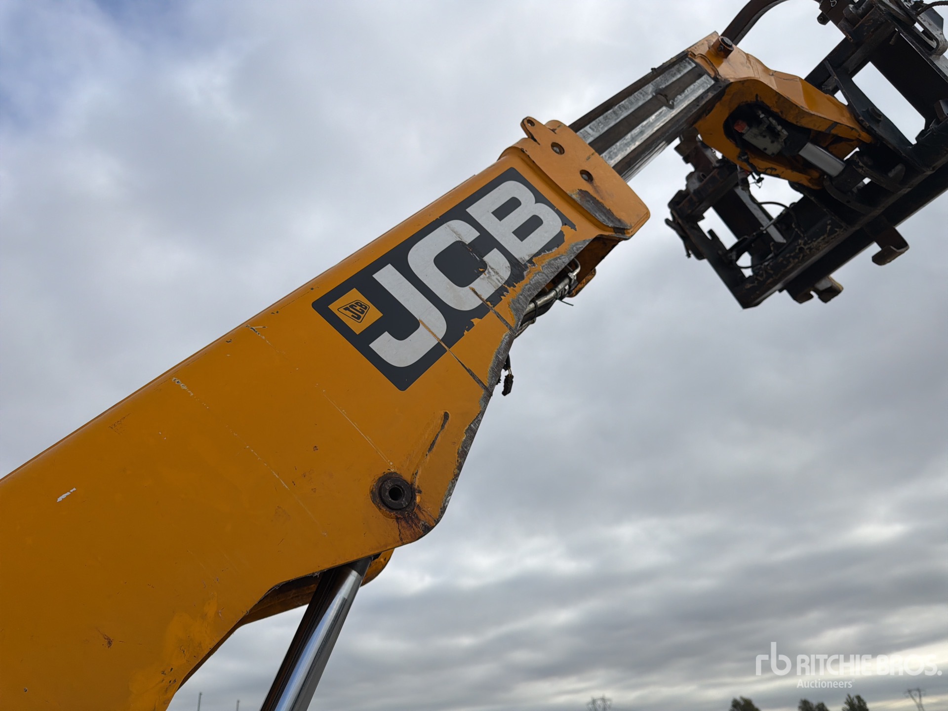 2015 JCB 525