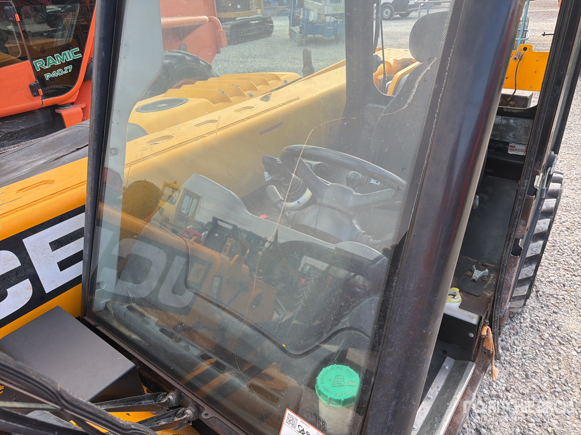 2015 JCB 525