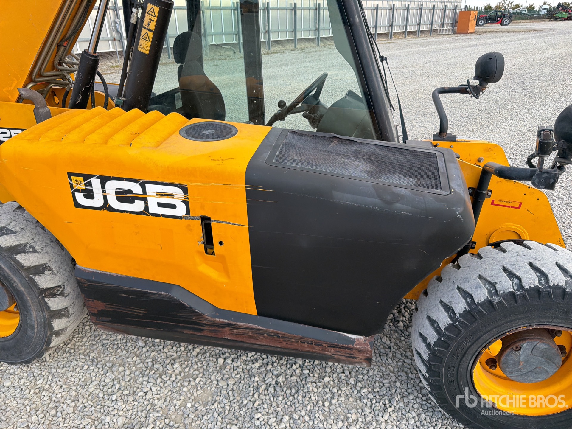 2015 JCB 525