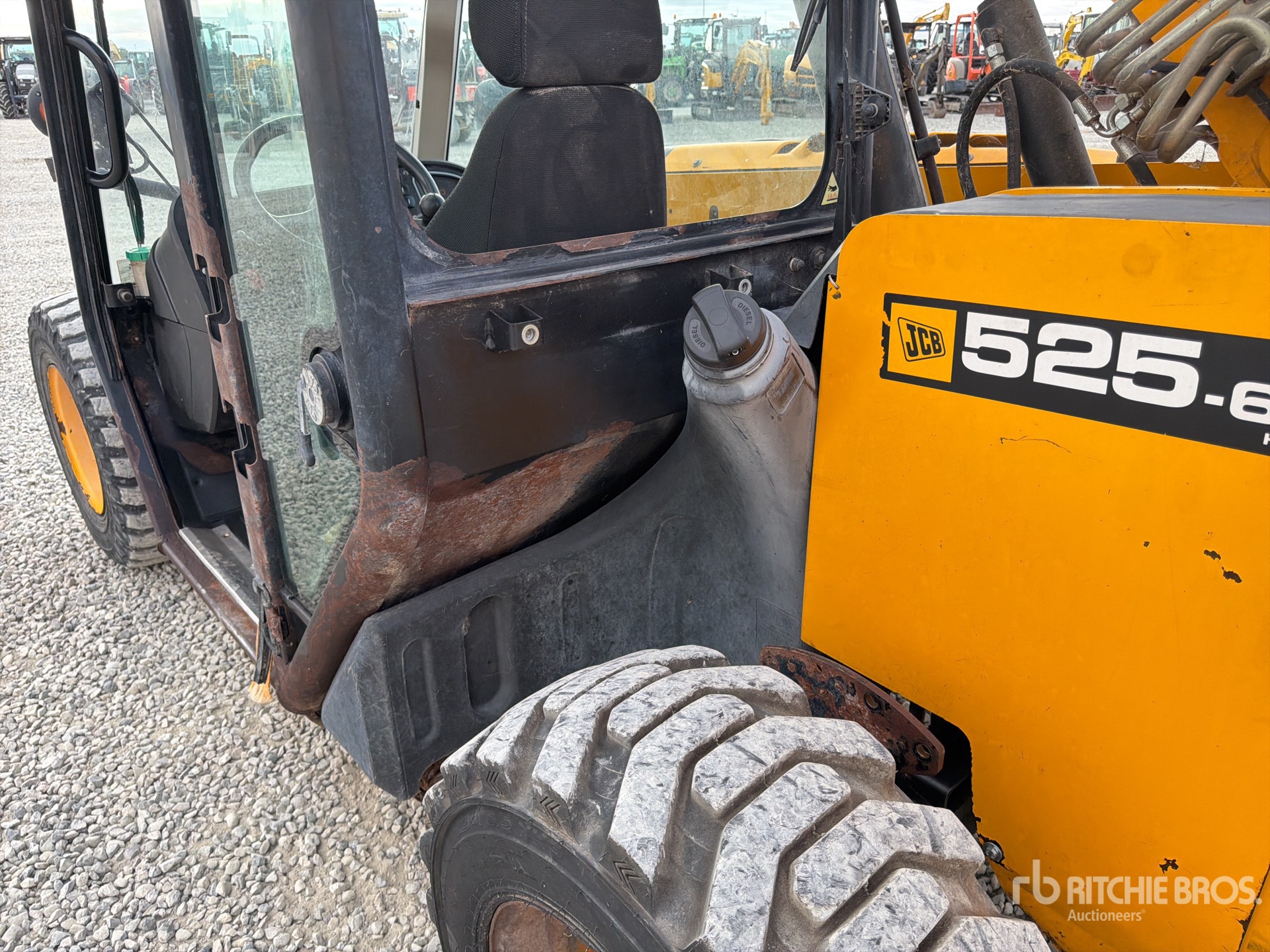 2015 JCB 525