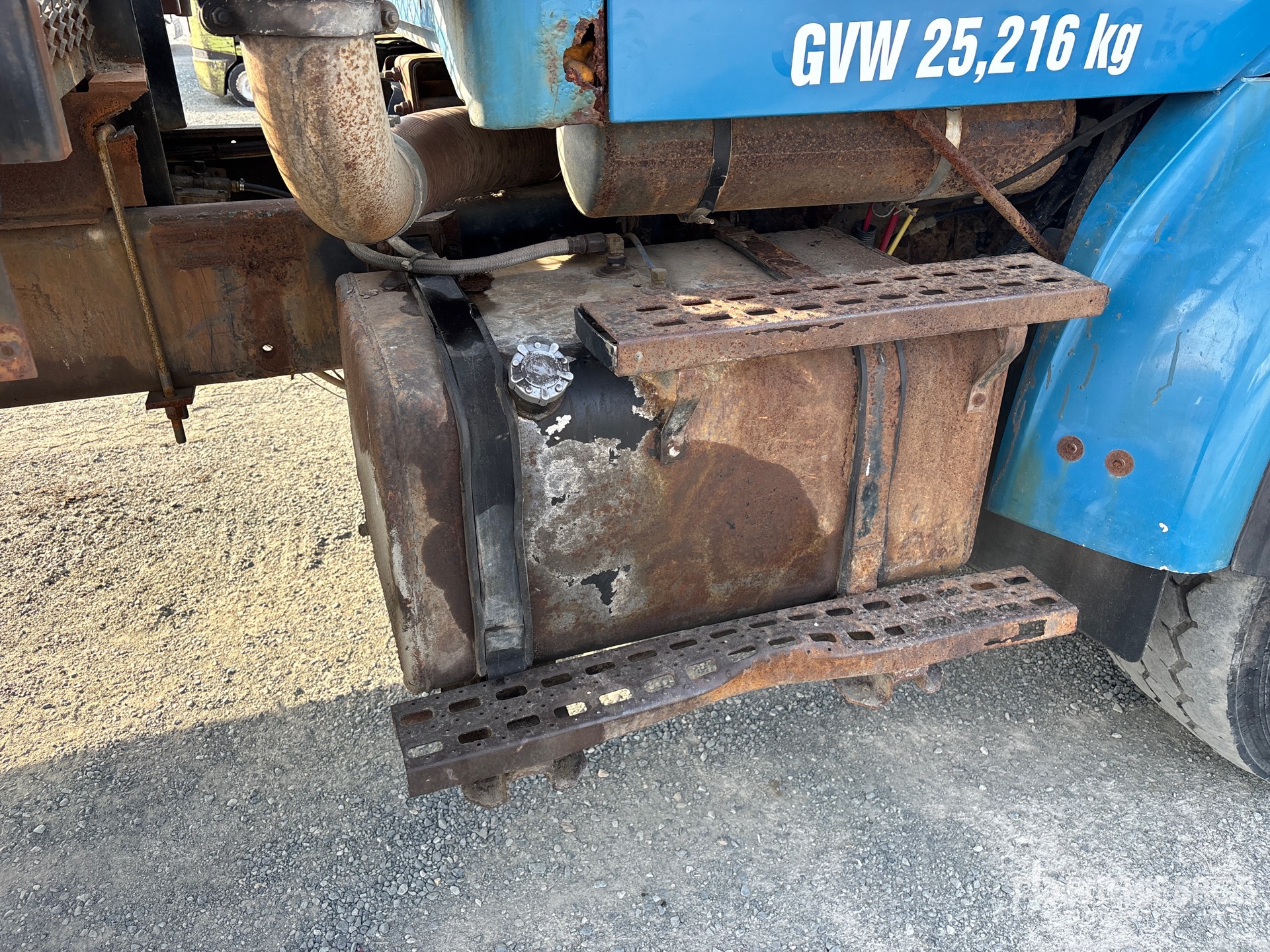2000 Sterling L9500