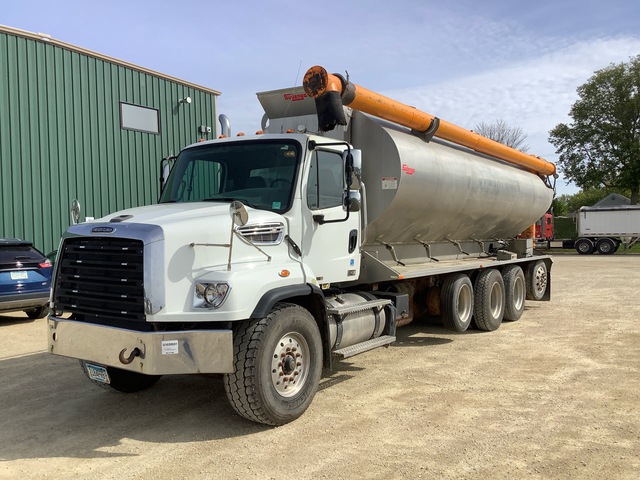 2013 Freightliner 114SD 10x4 Feed Truck