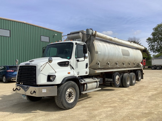 2014 Freightliner 114SD 10x4 Feed Truck