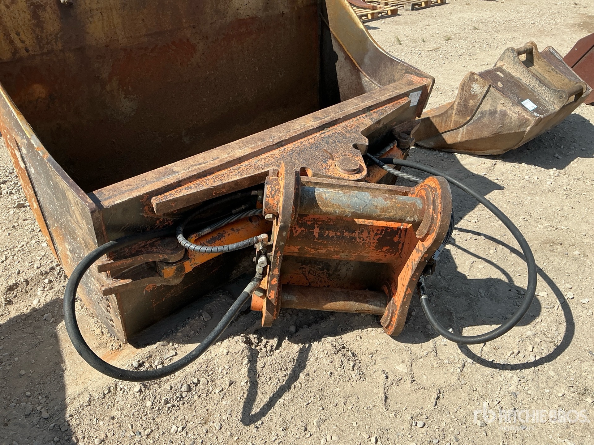 H&H 71 in Hydraulic Tilting