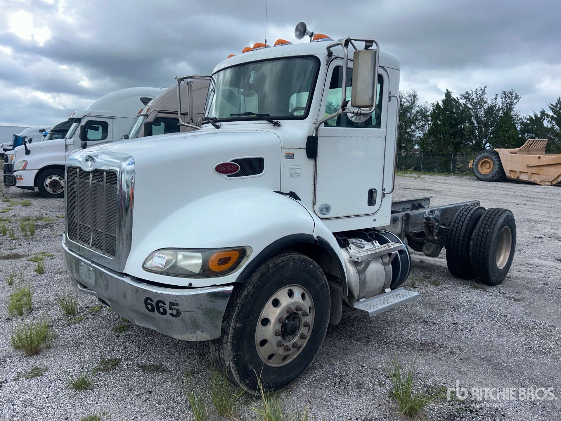 Photo of 2016 Peterbilt 337