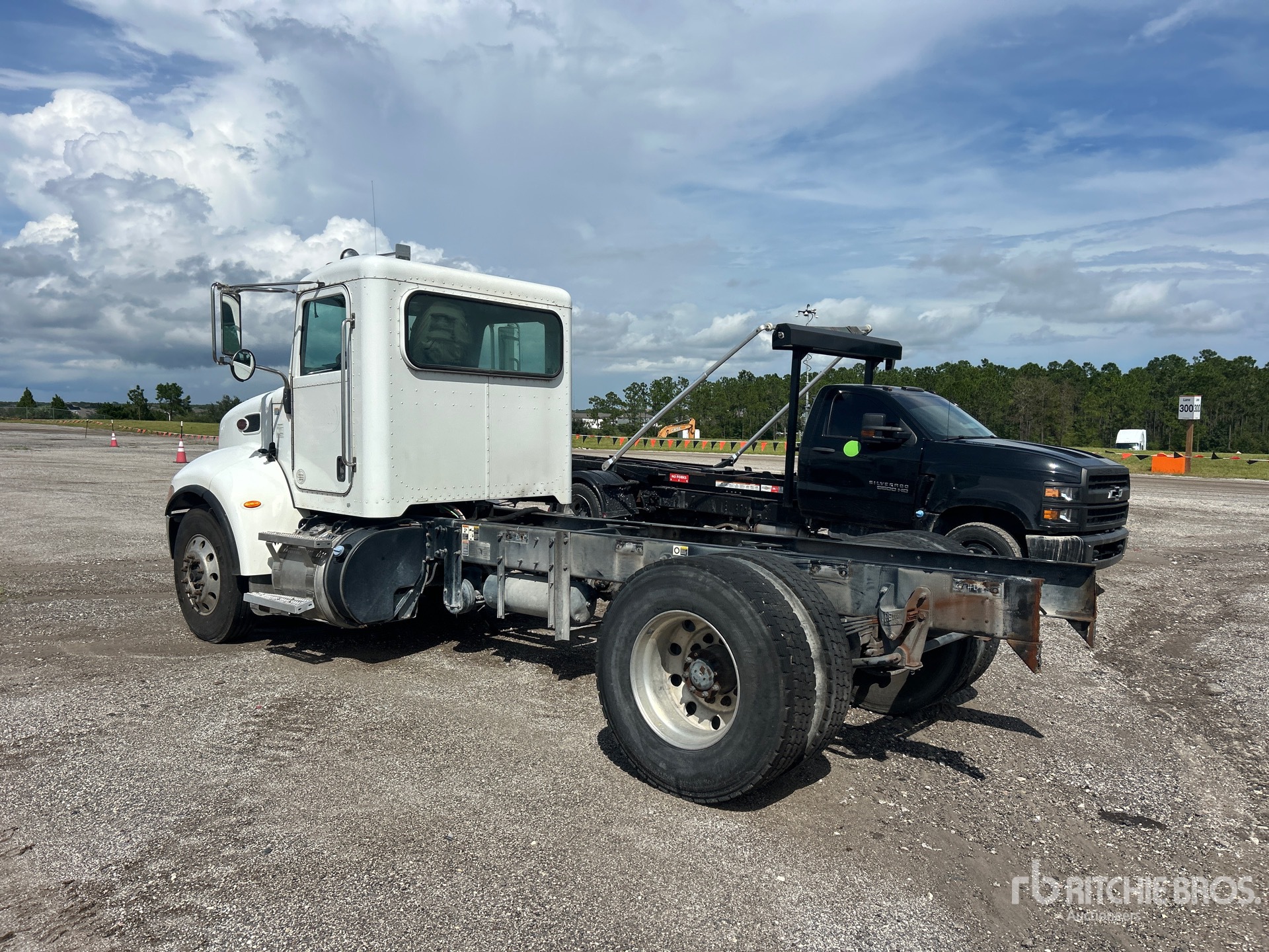 2017 Peterbilt 337