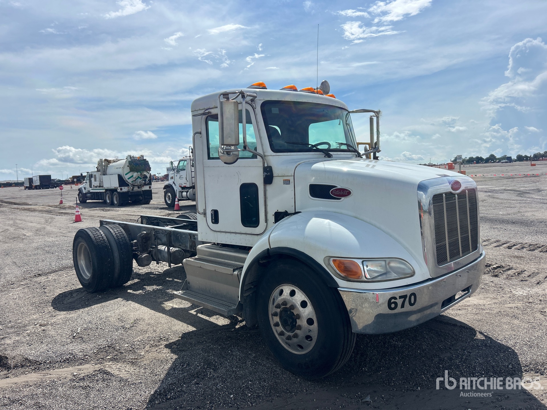 2017 Peterbilt 337