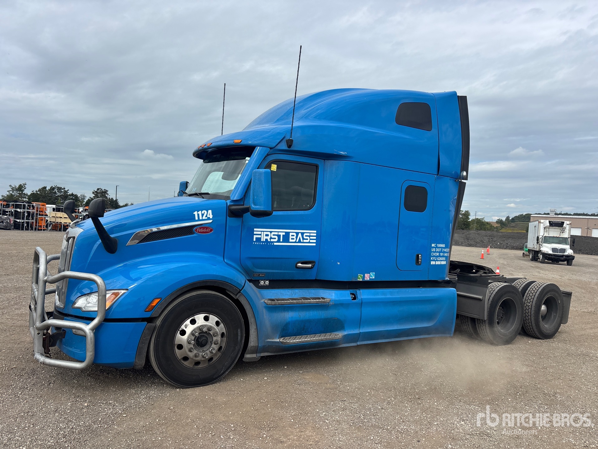 Photo of 2023 Peterbilt 579