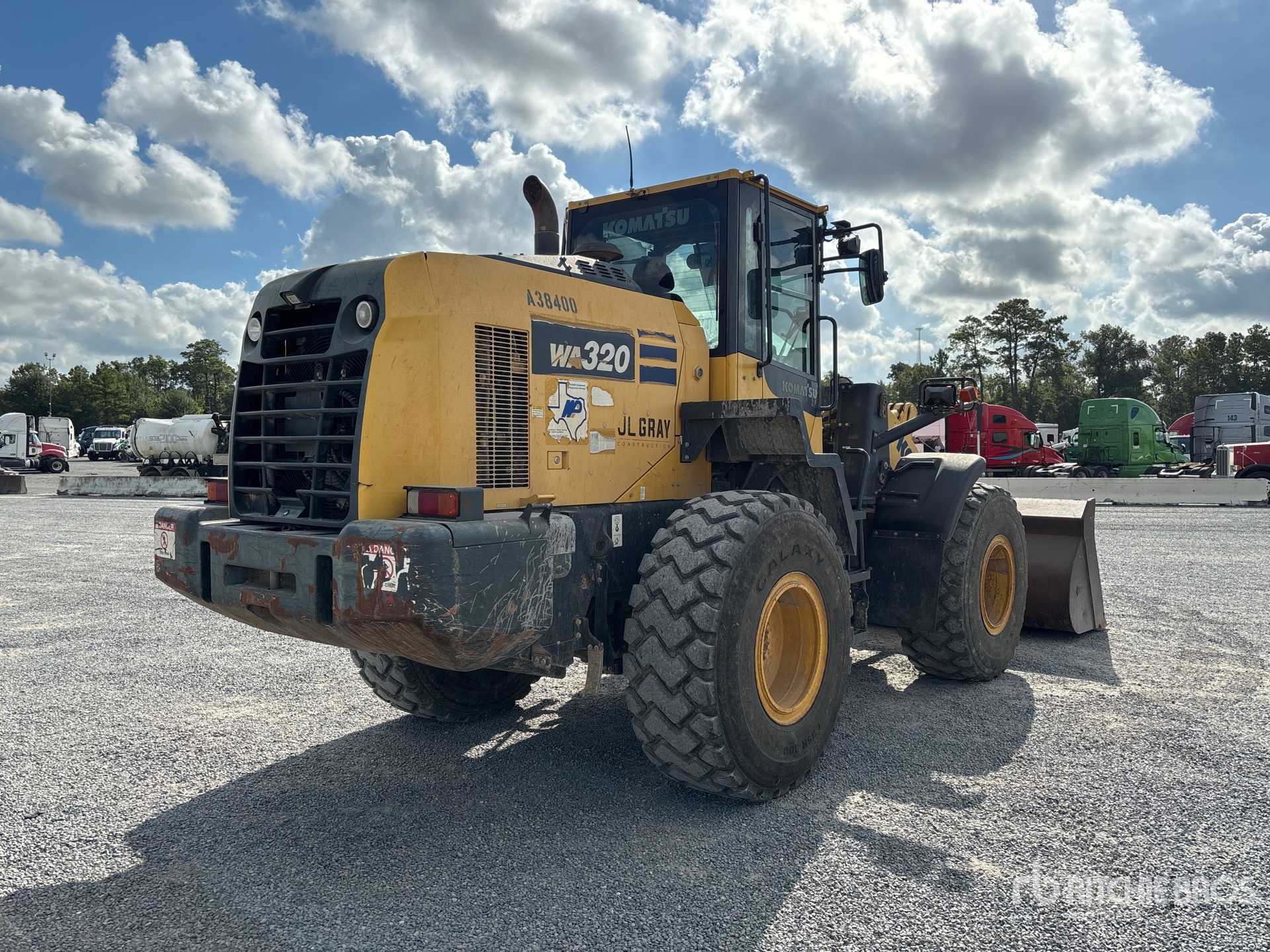 2018 Komatsu WA320-8