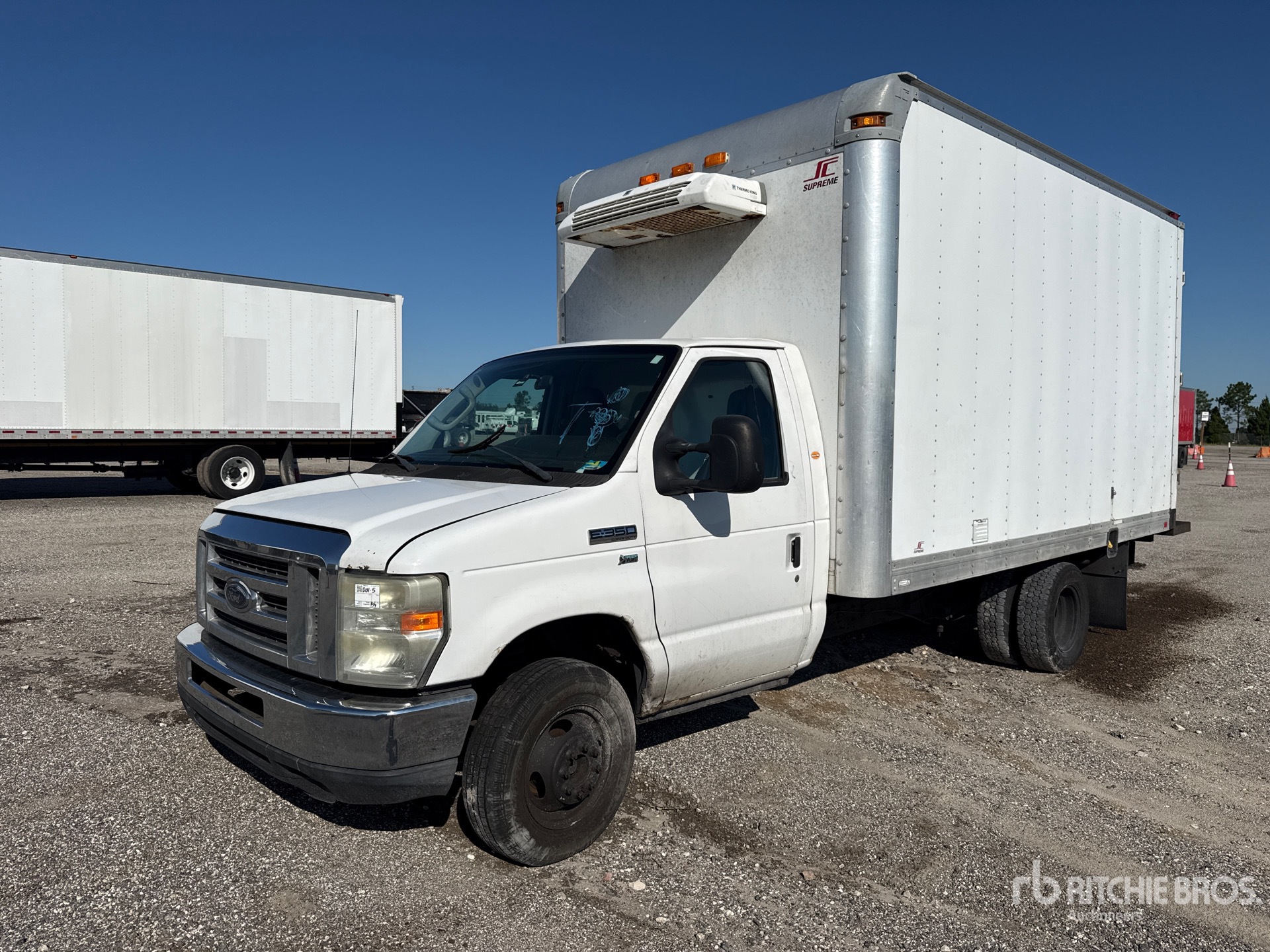 Photo of 2011 Ford E-350