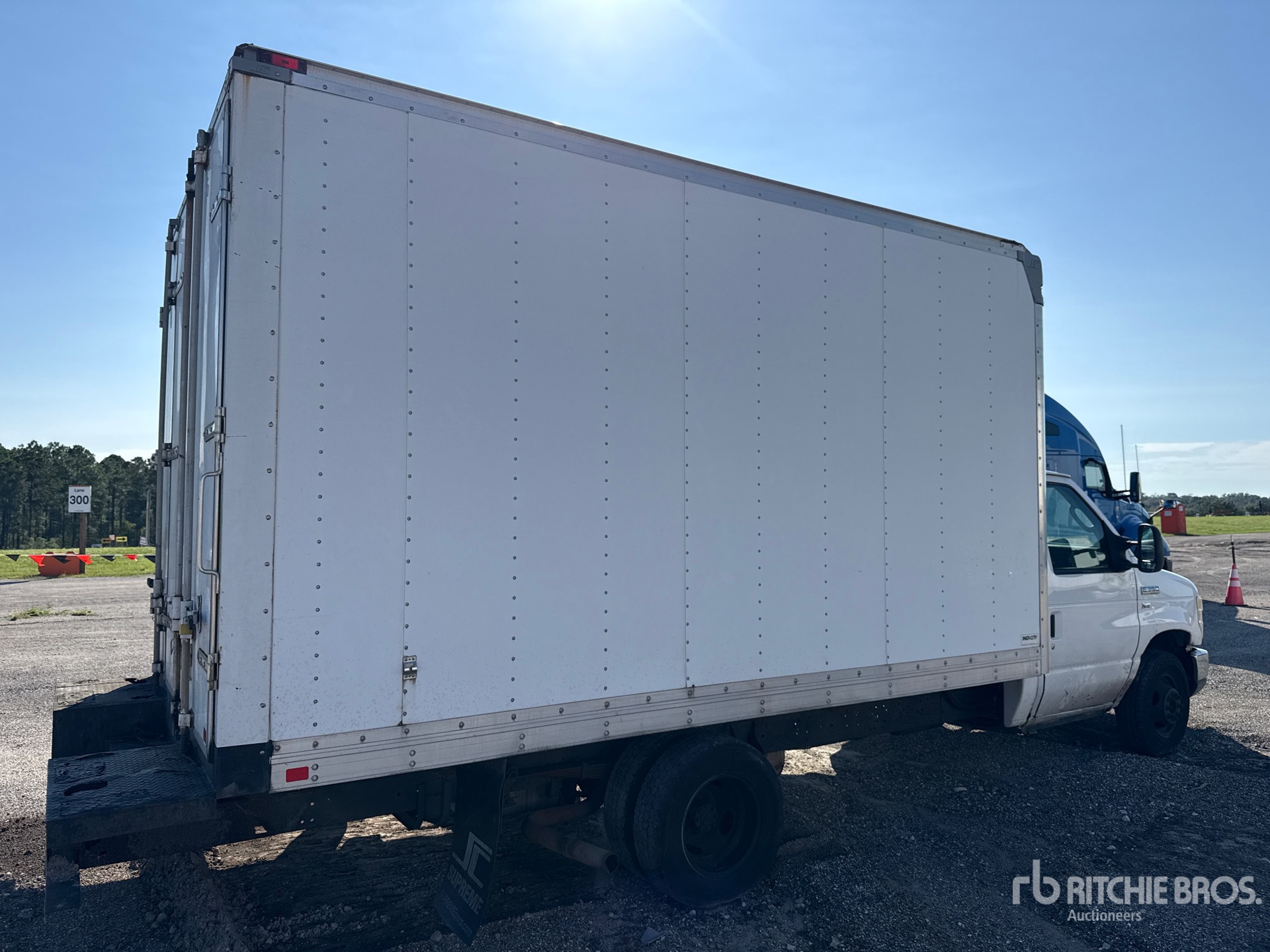 2011 Ford E-350