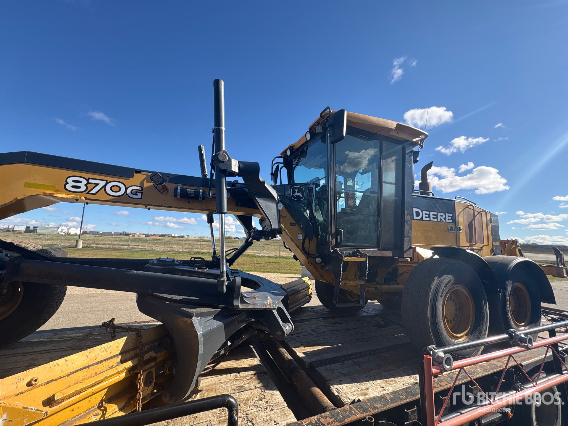 Photo of 2015 John Deere 870G