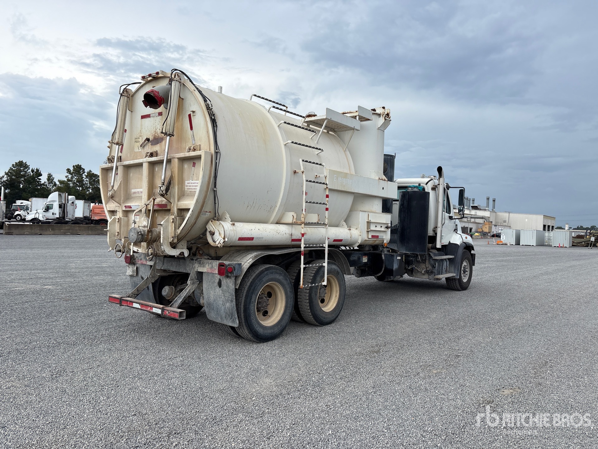 2016 Freightliner 114SD