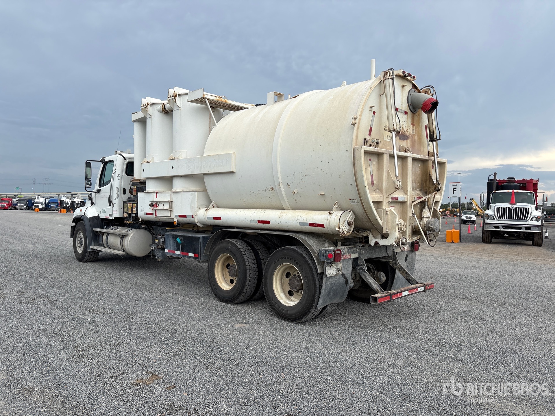 2016 Freightliner 114SD