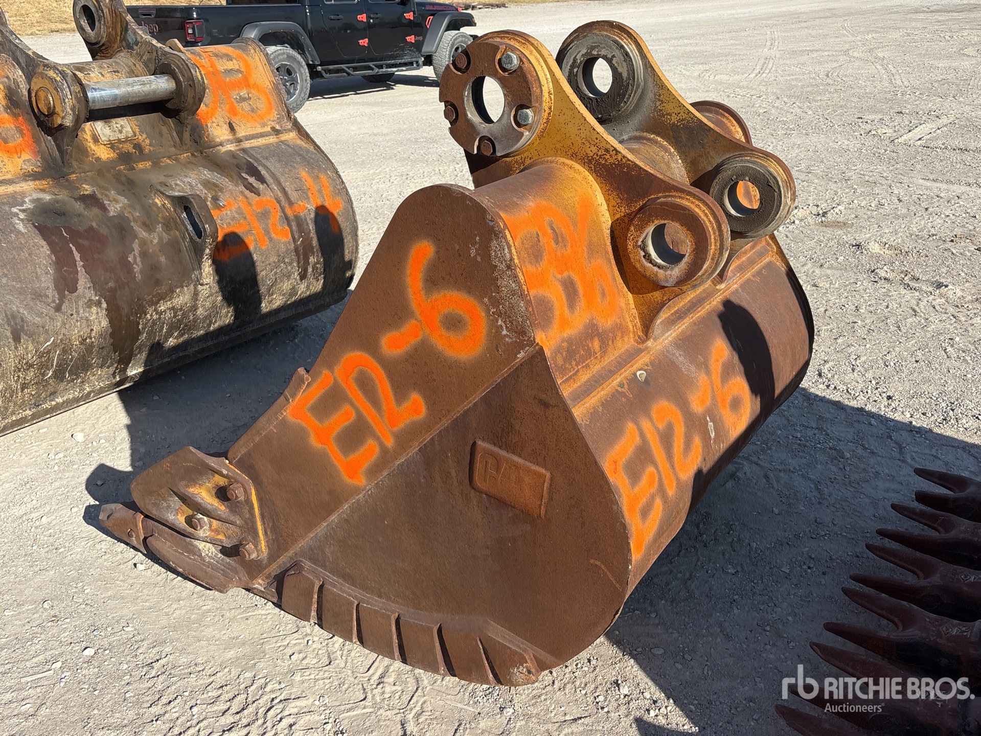 Caterpillar 60 IN DIGGING