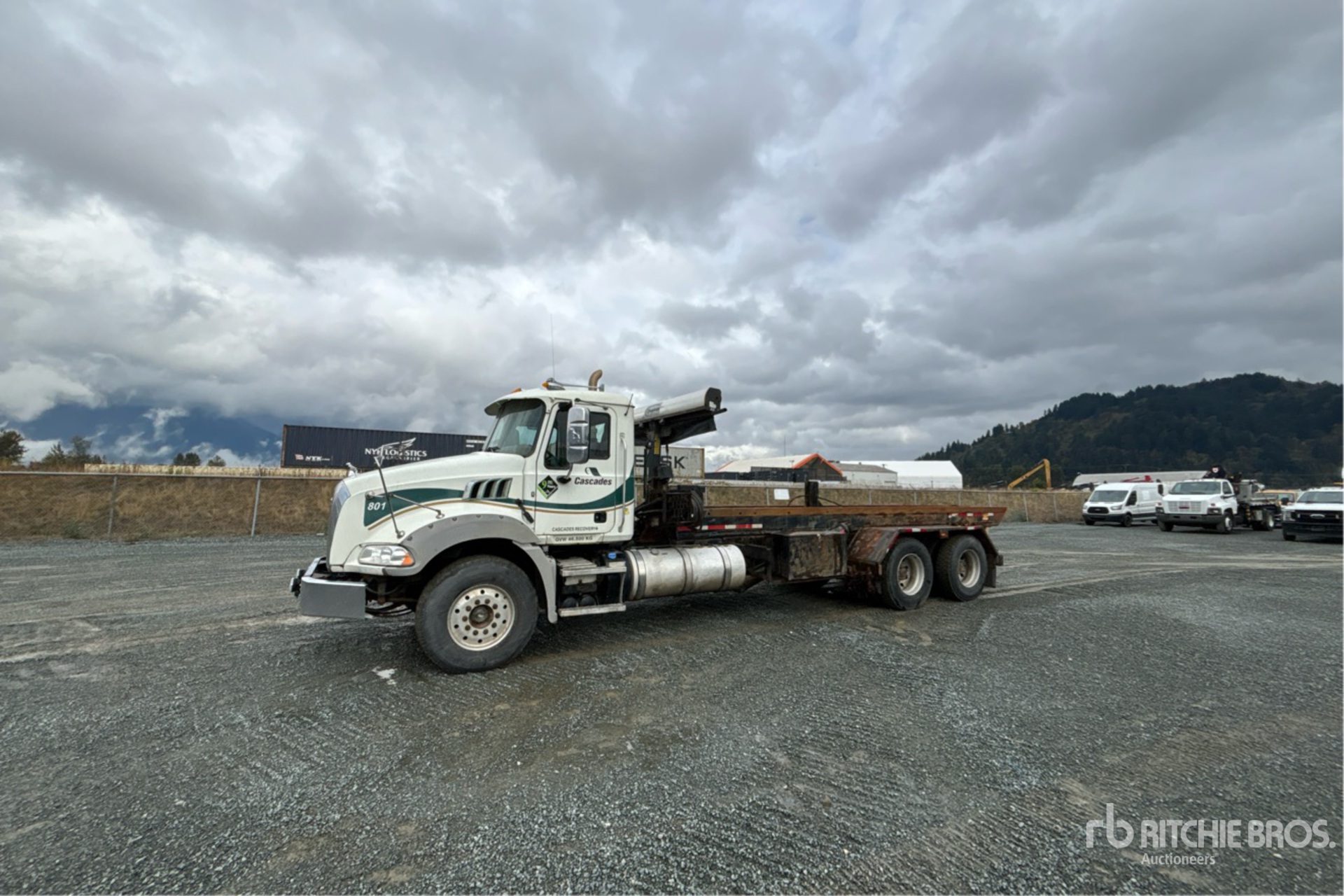 2015 Mack GU813