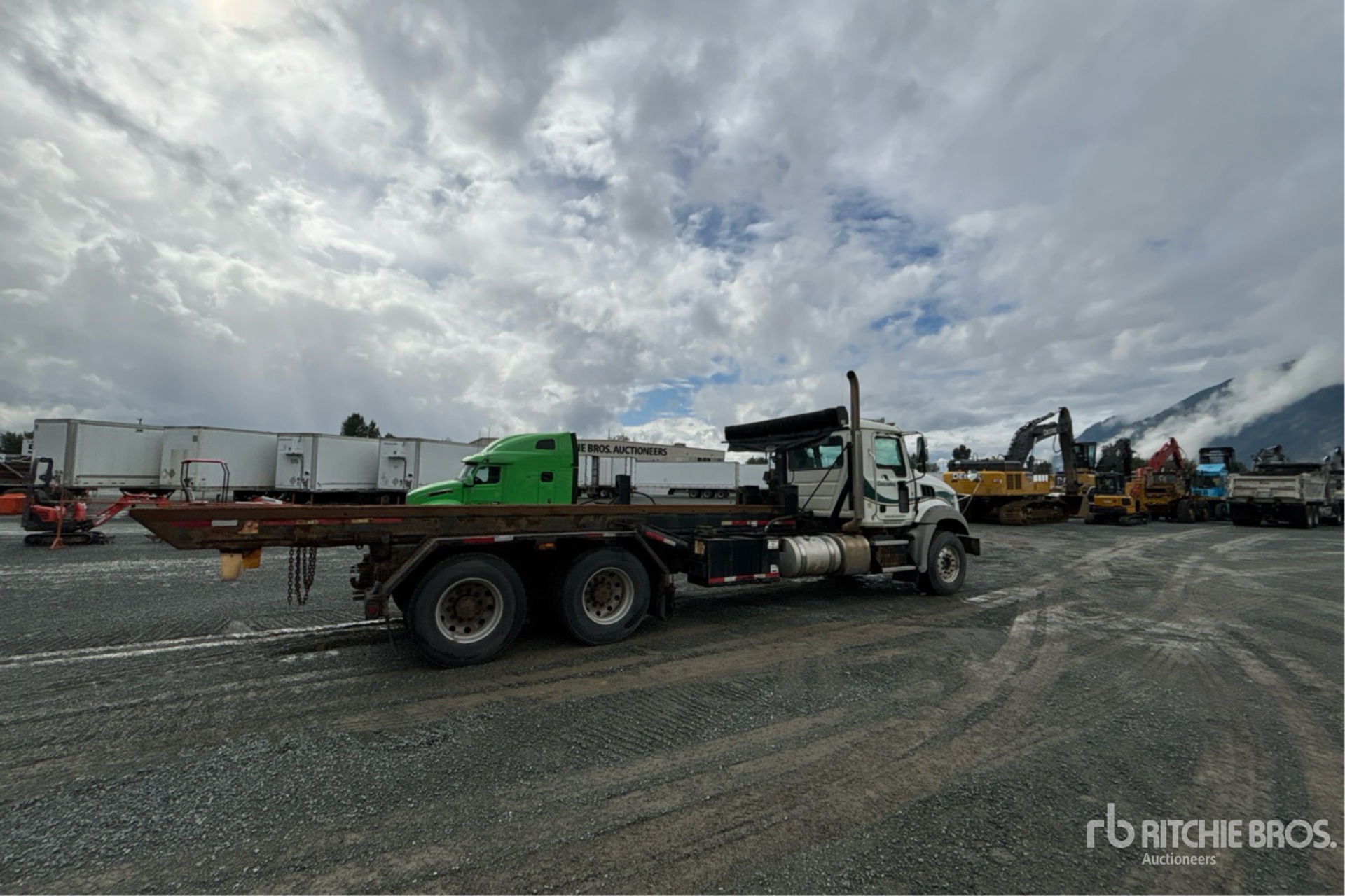 2015 Mack GU813