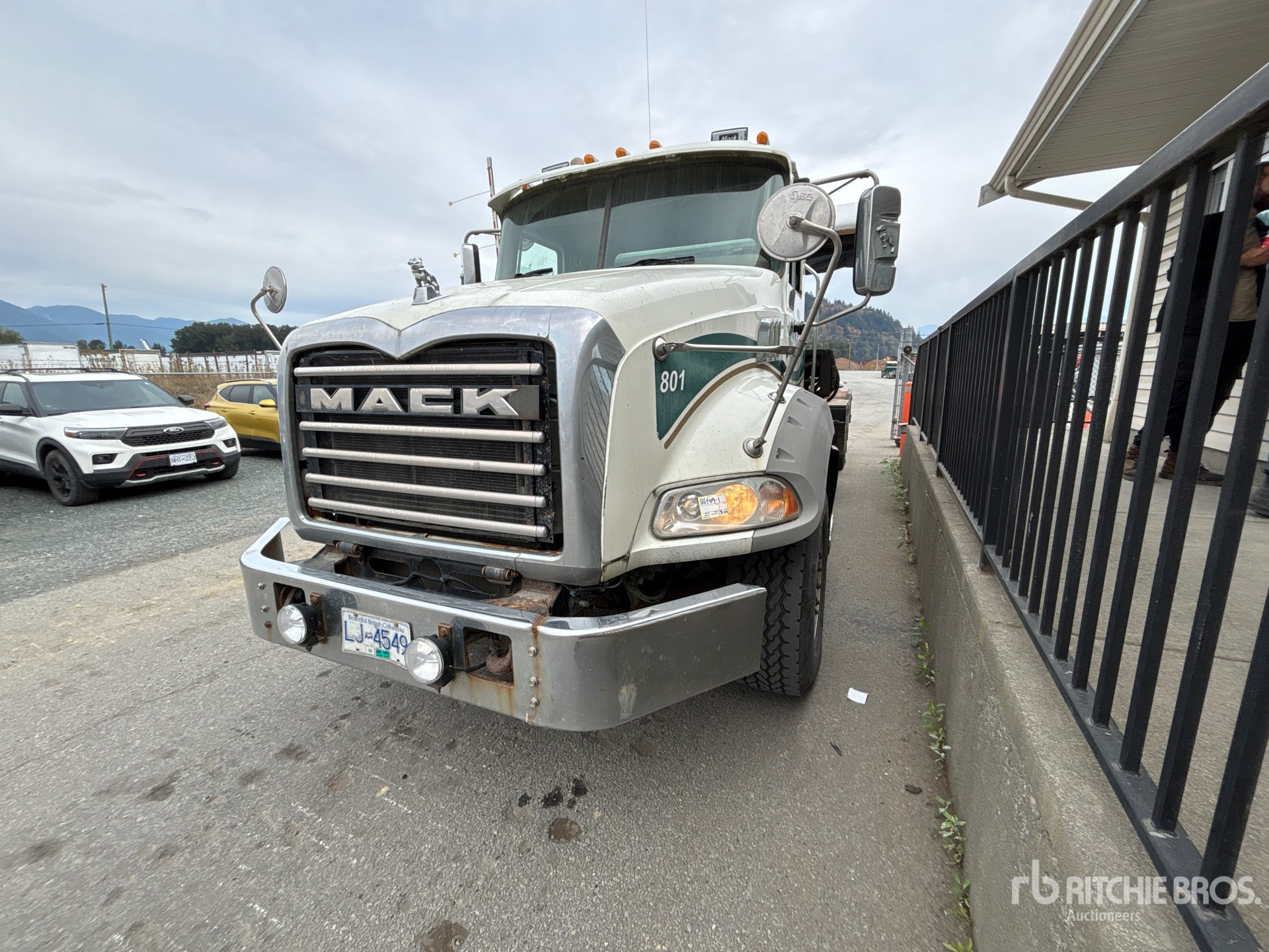 2015 Mack GU813