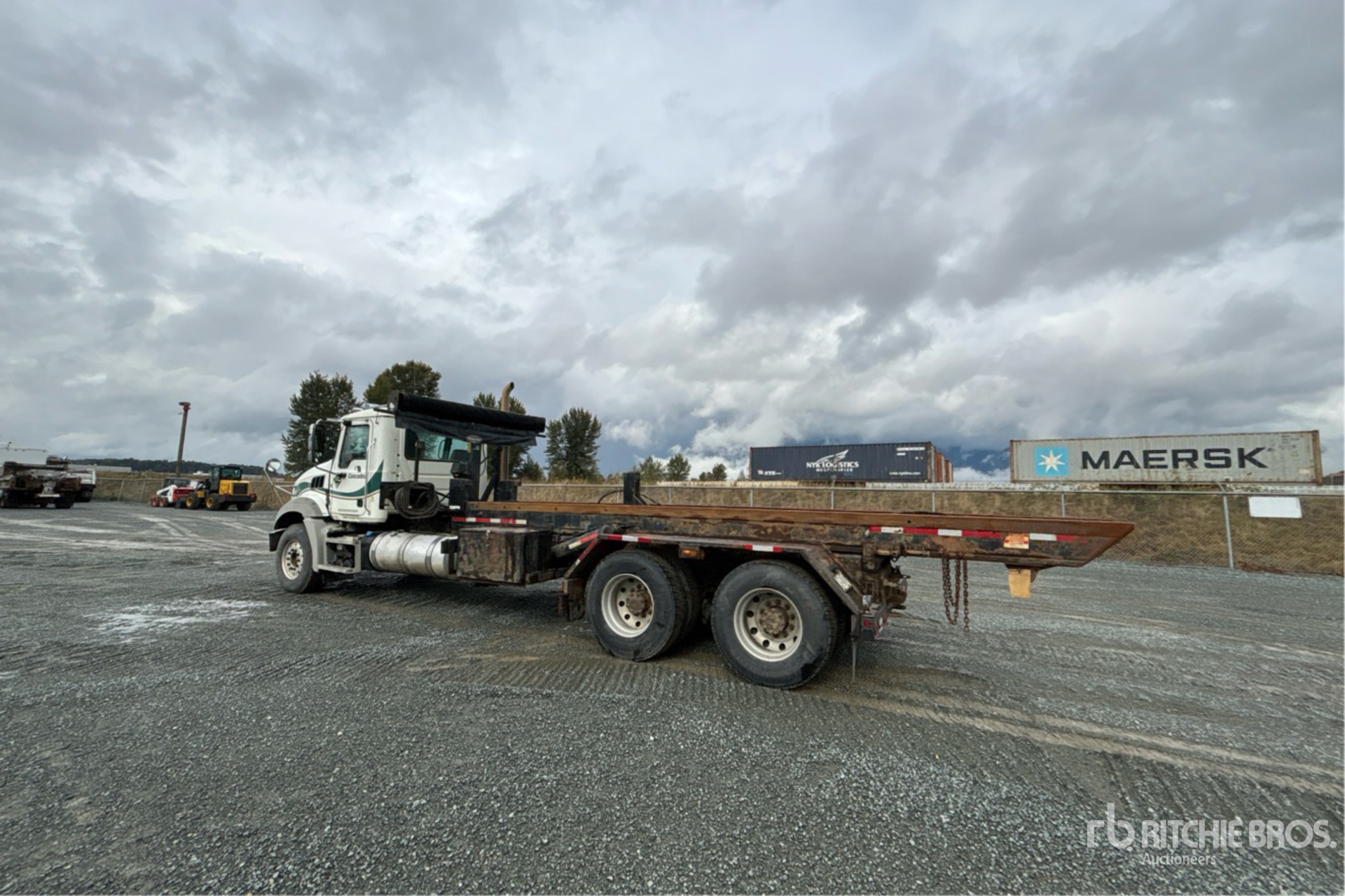 2015 Mack GU813
