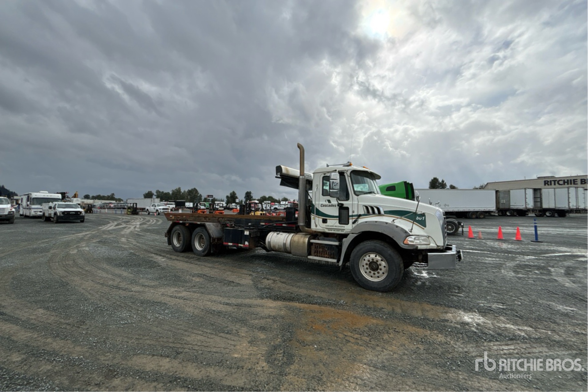 2015 Mack GU813