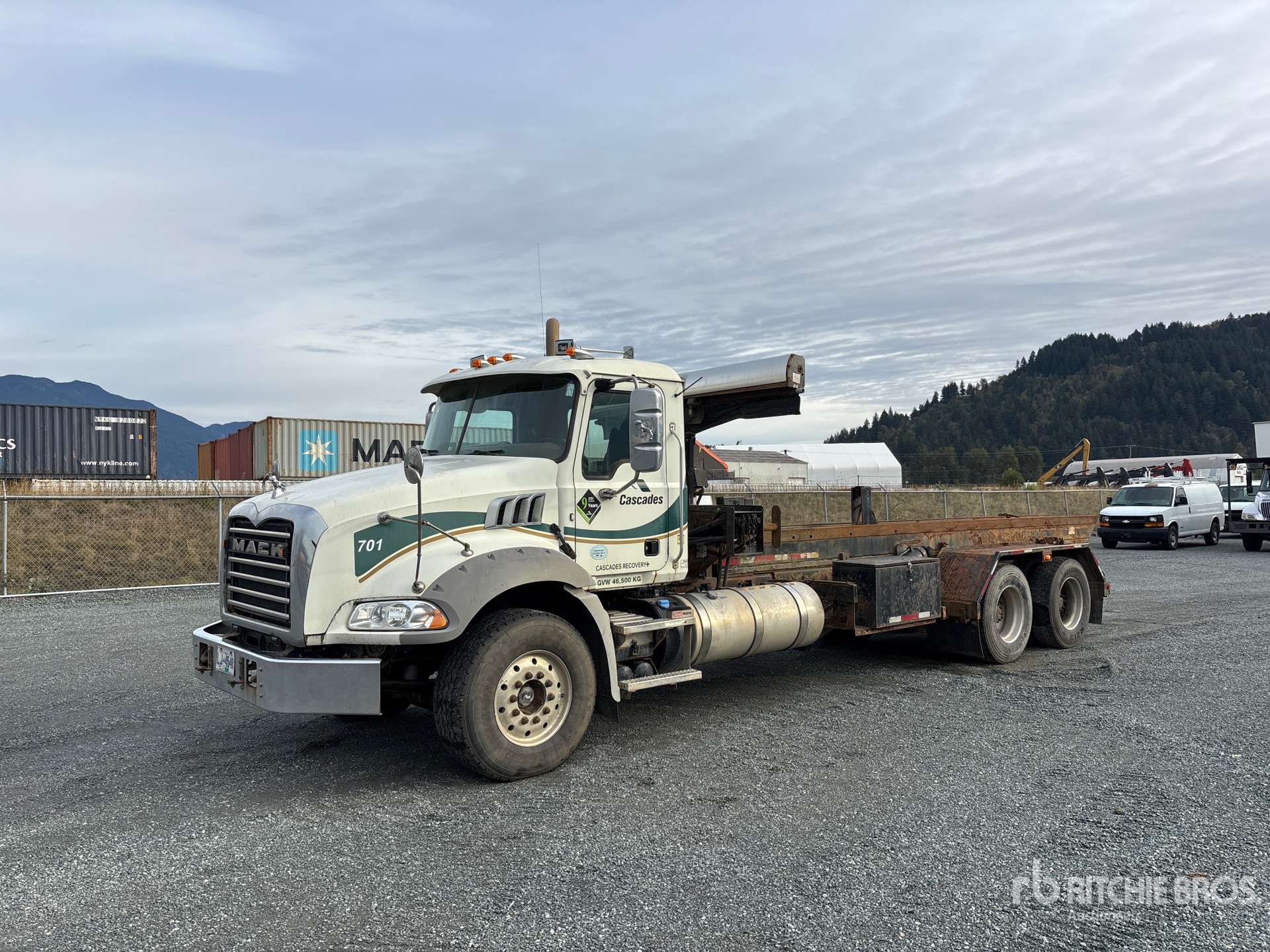 2015 Mack GU813