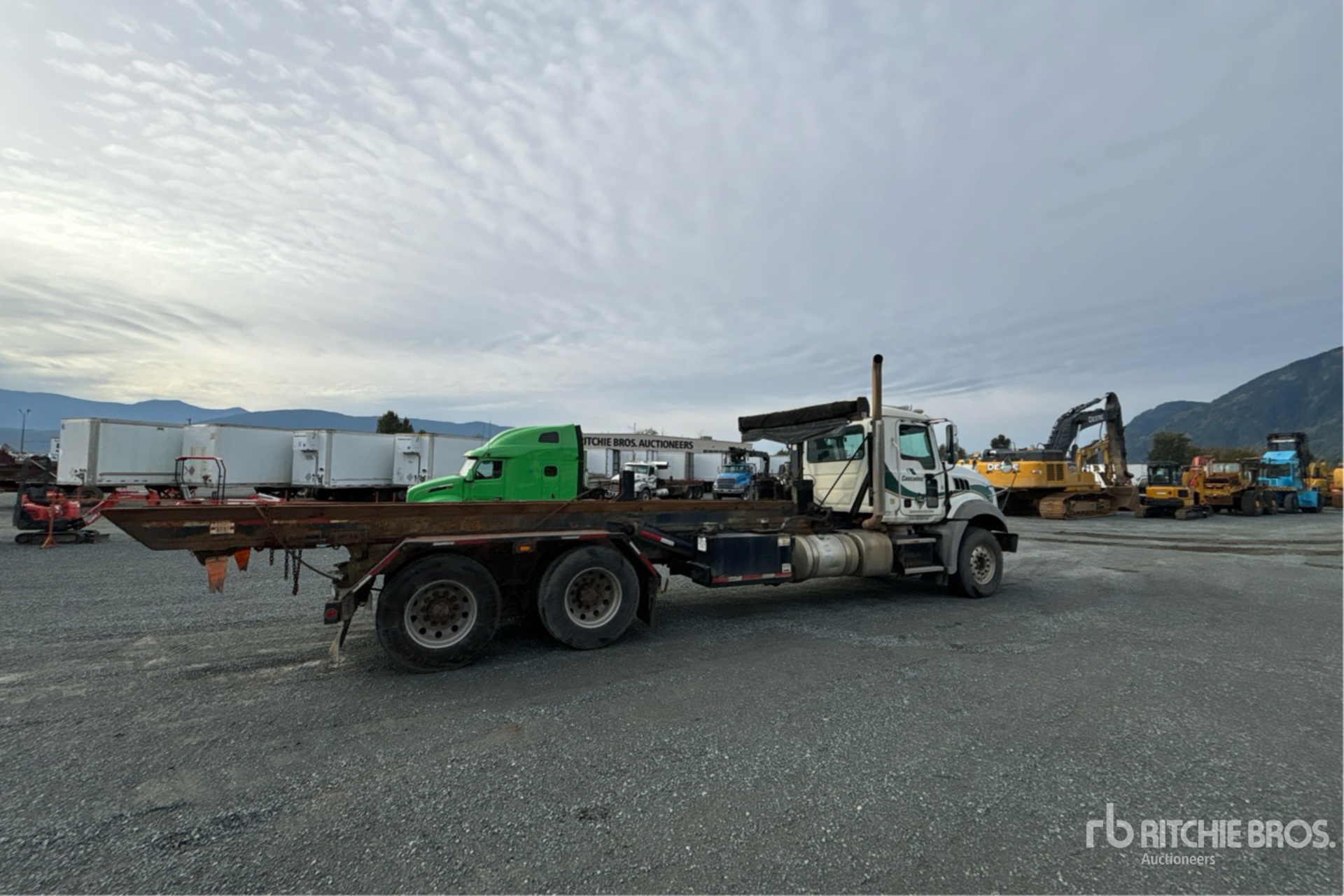2015 Mack GU813