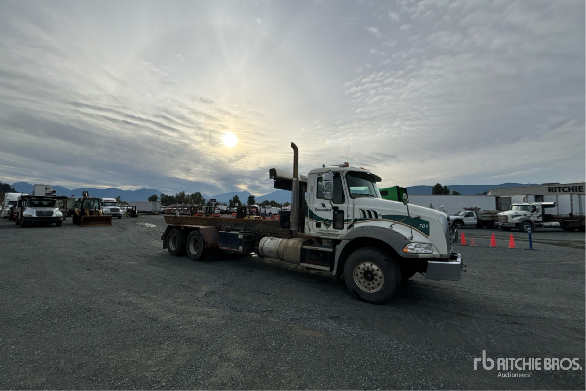 2015 Mack GU813