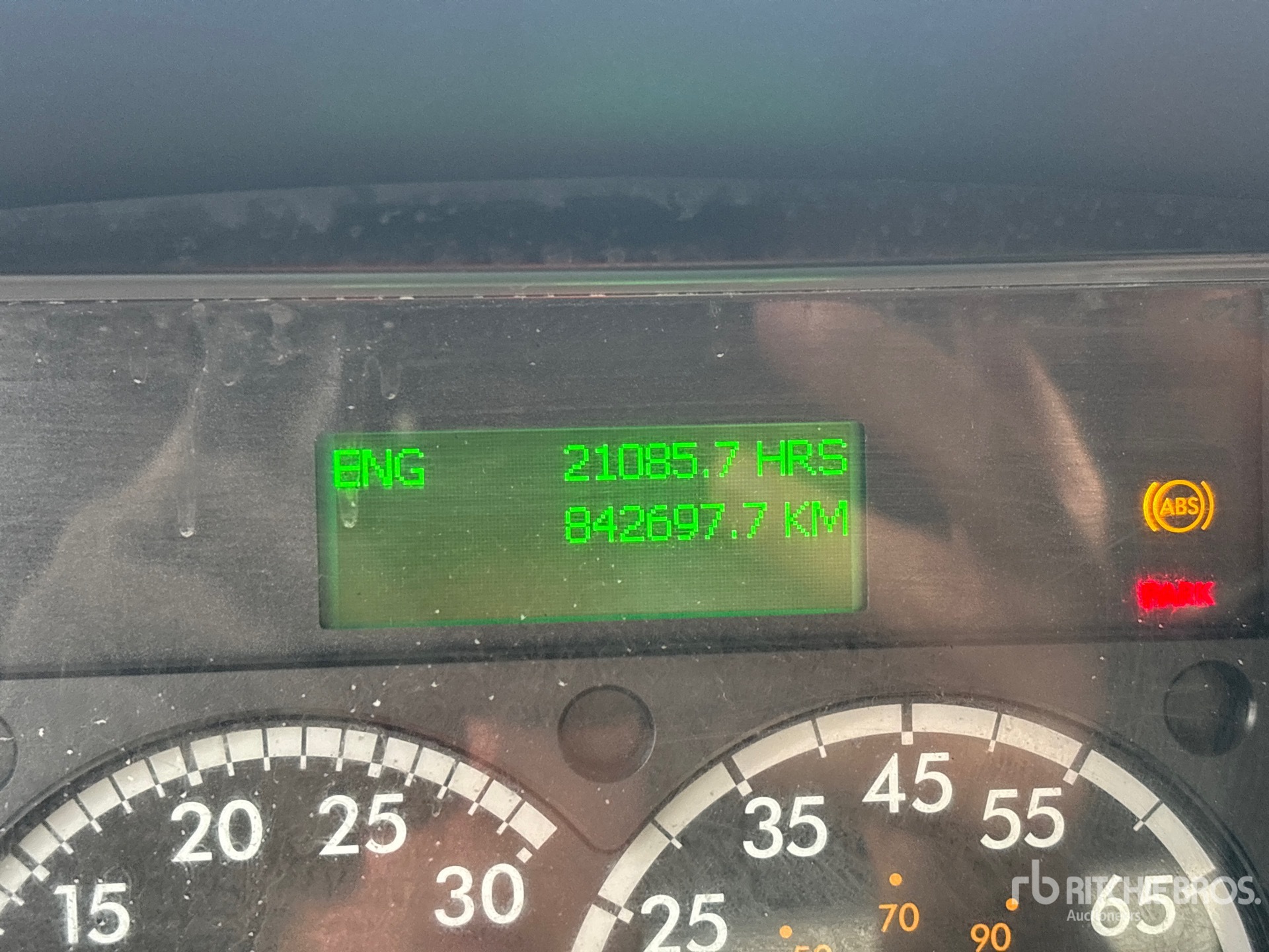 2005 Freightliner M2106
