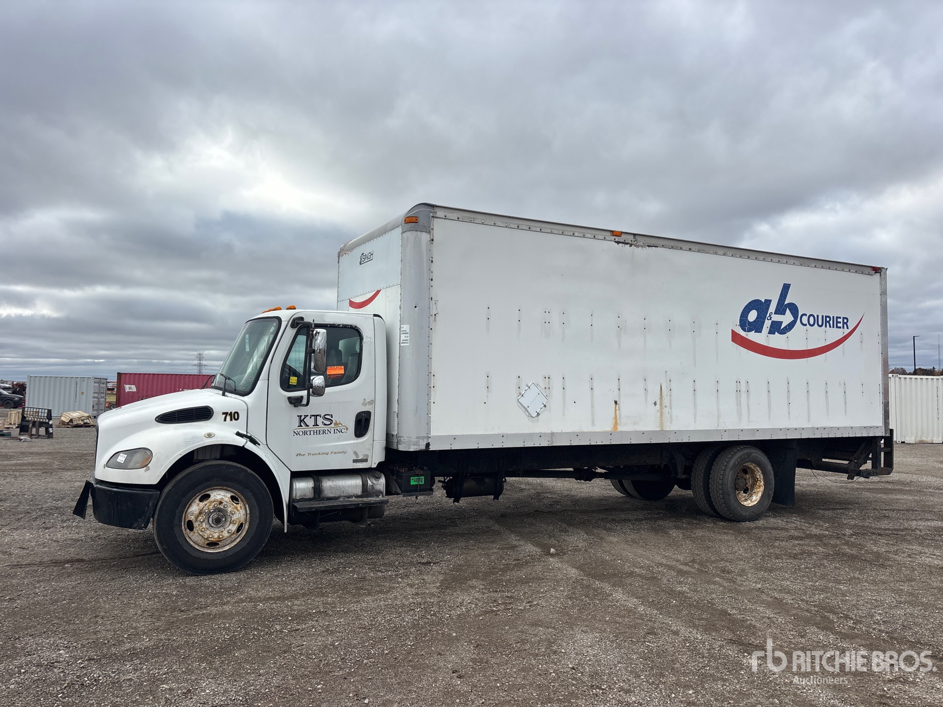 Photo of 2005 Freightliner M2106