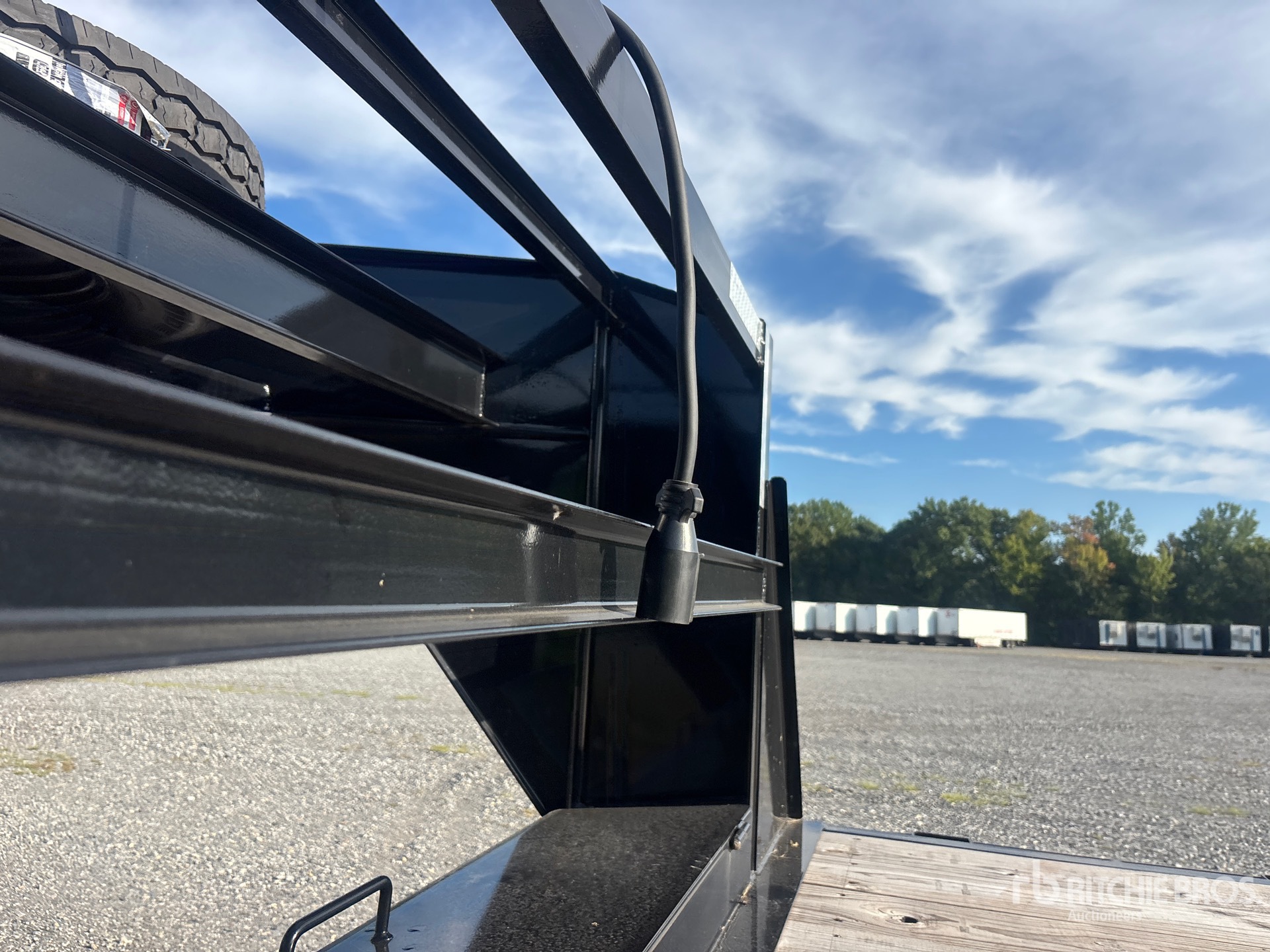 2026 Delco 40 ft T/A Gooseneck