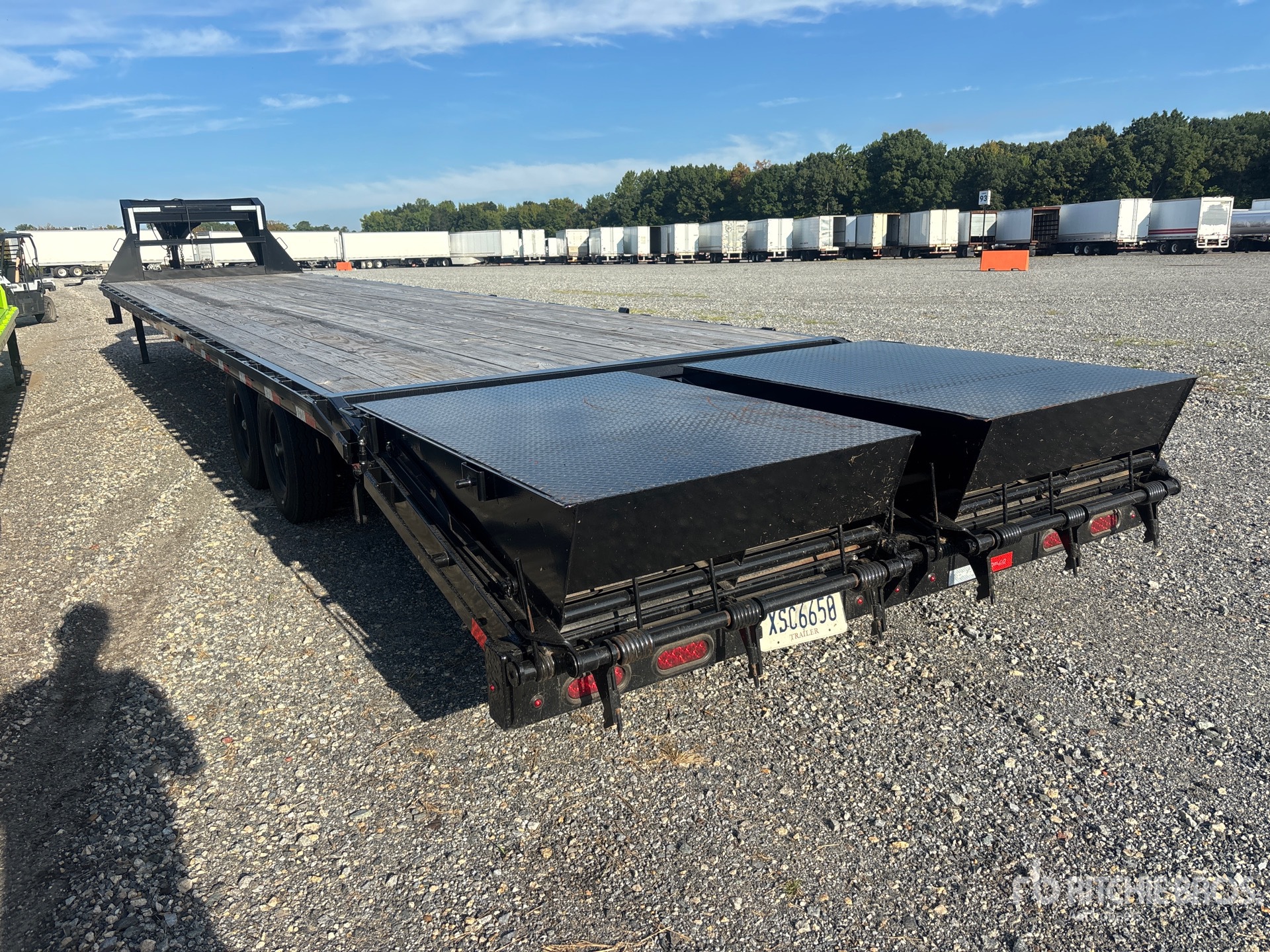 2026 Delco 40 ft T/A Gooseneck