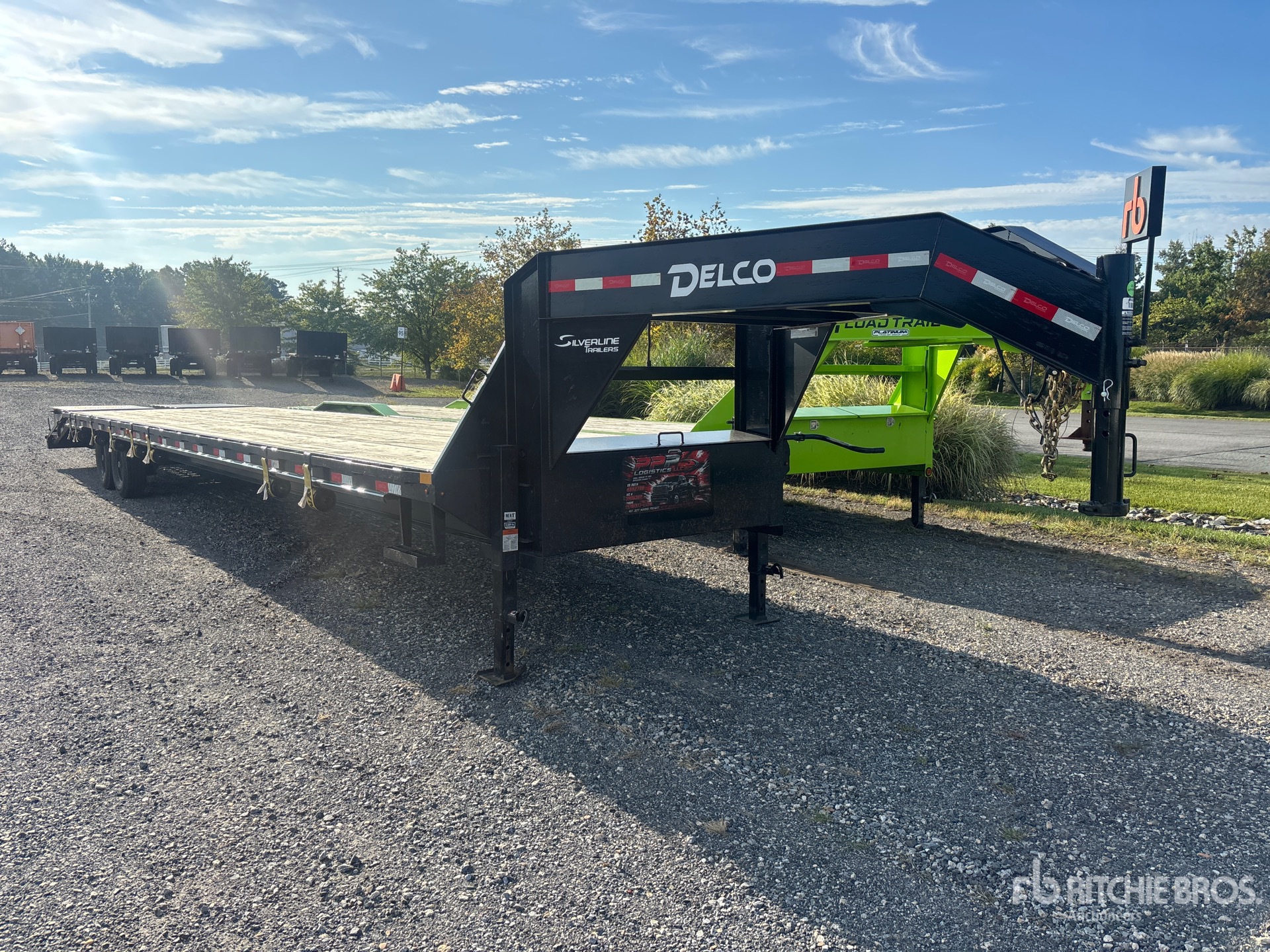 2026 Delco 40 ft T/A Gooseneck