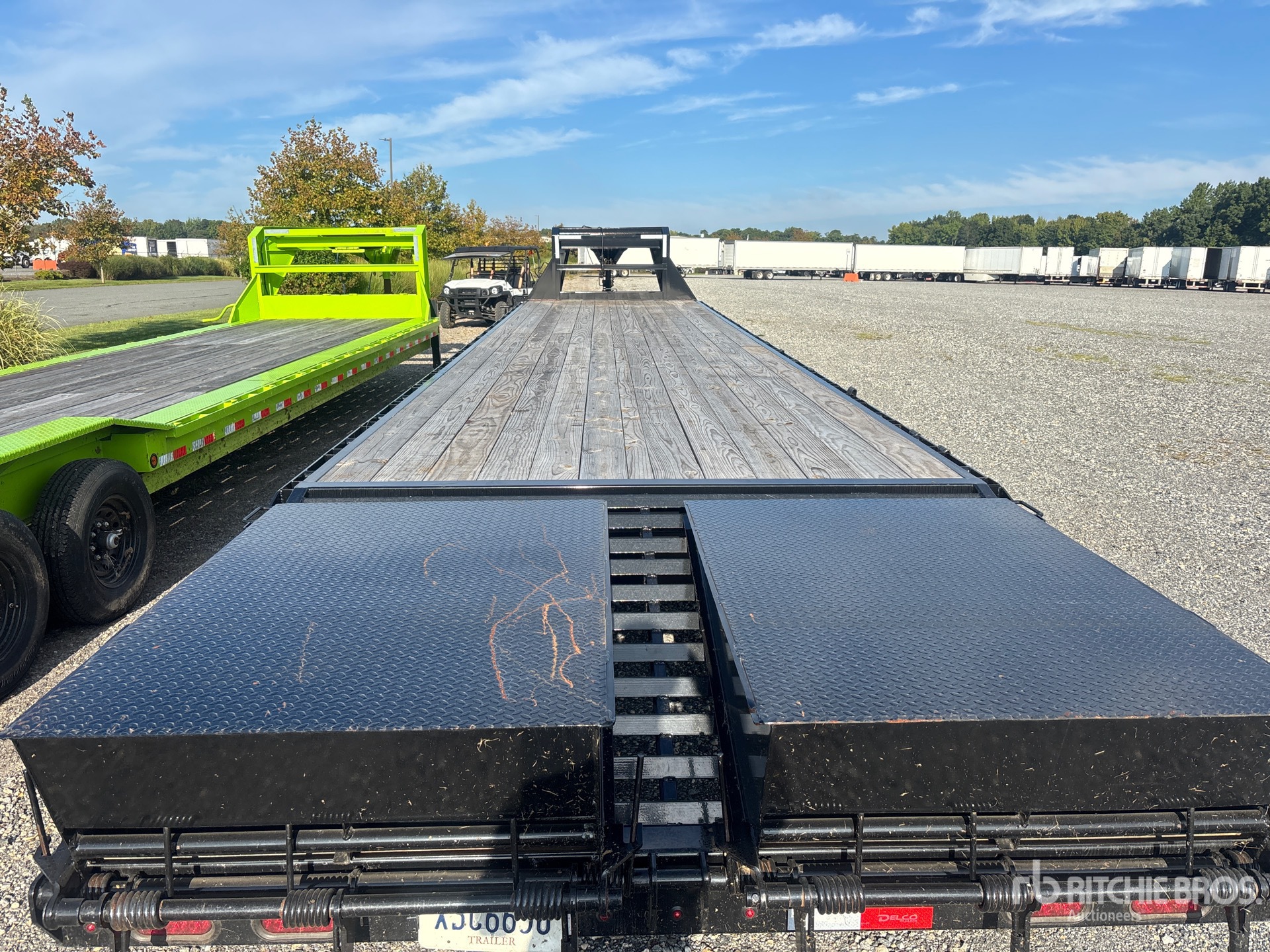 2026 Delco 40 ft T/A Gooseneck