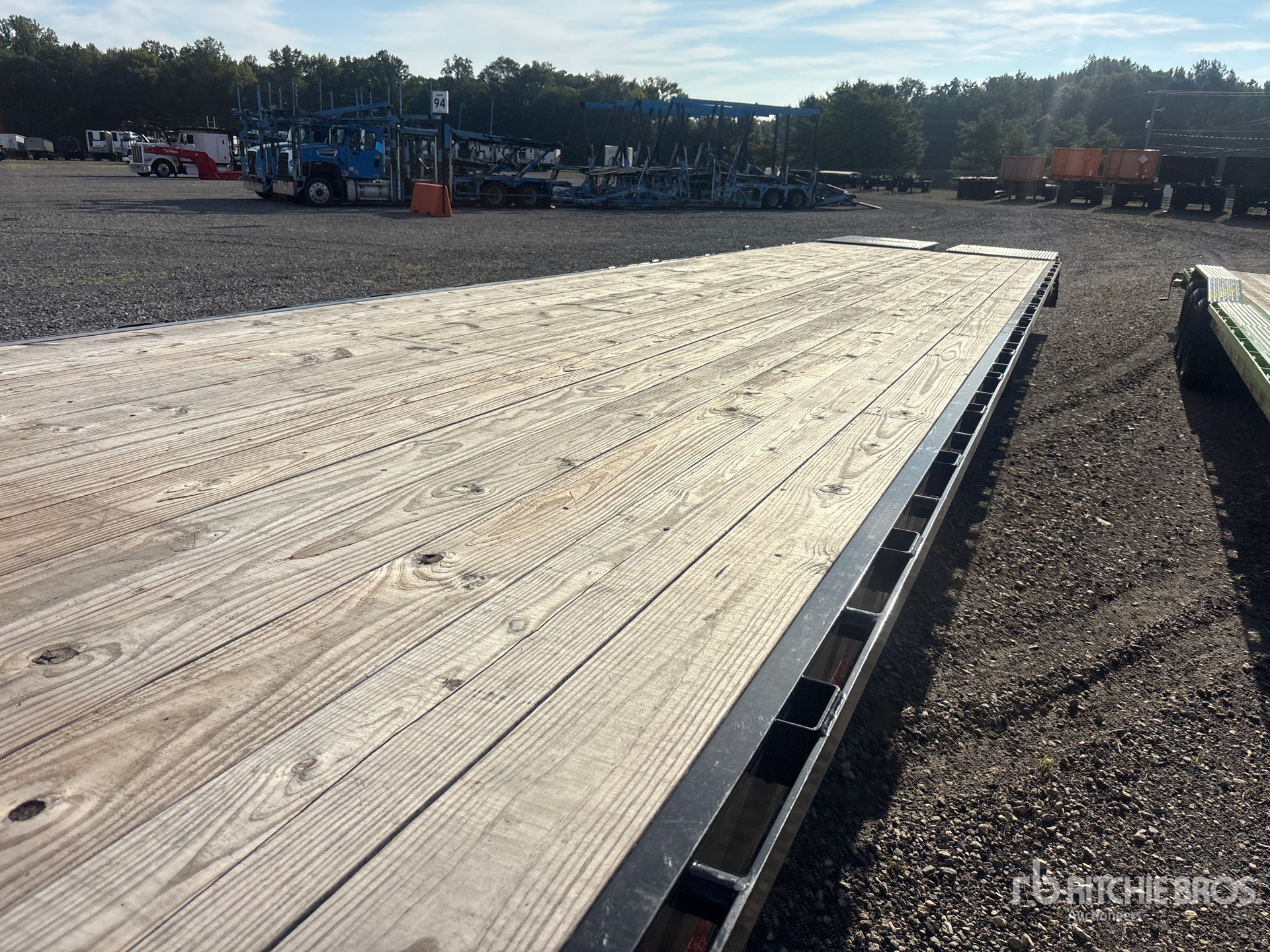 2026 Delco 40 ft T/A Gooseneck