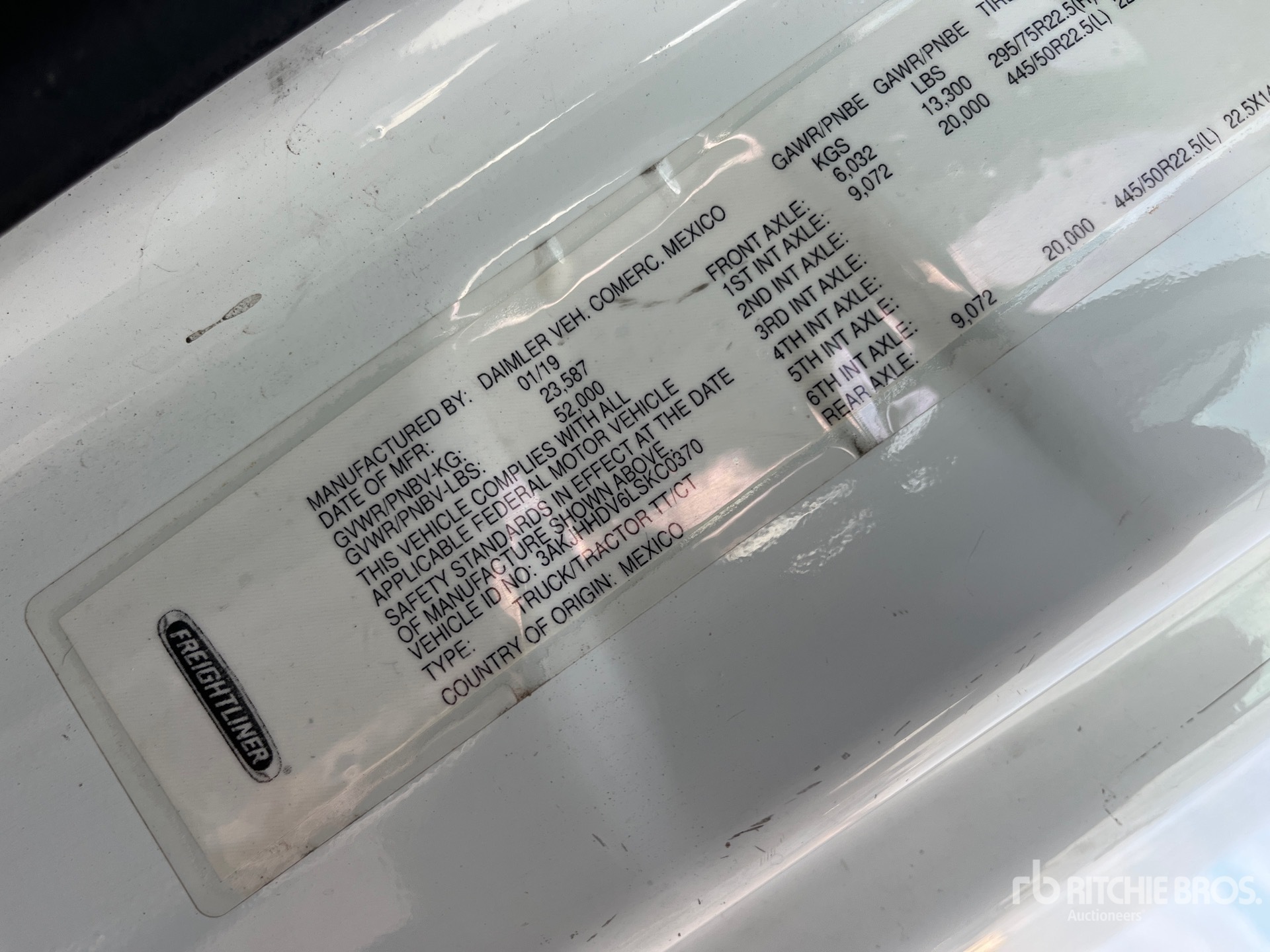 2020 Freightliner CASCADIA 126