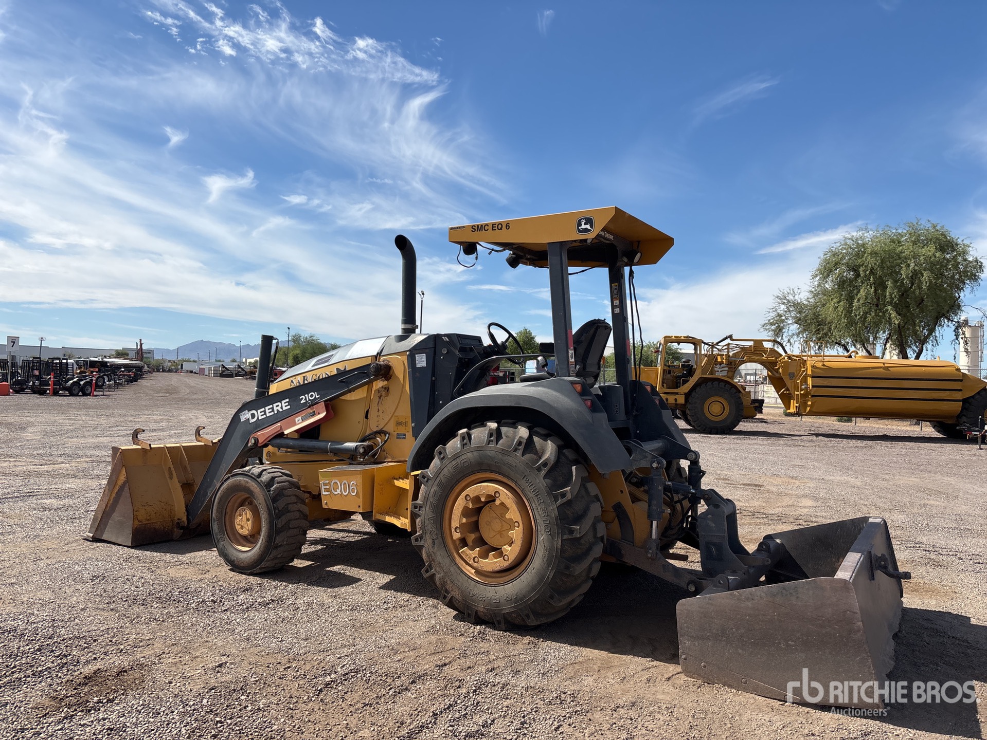 2018 John Deere 210L