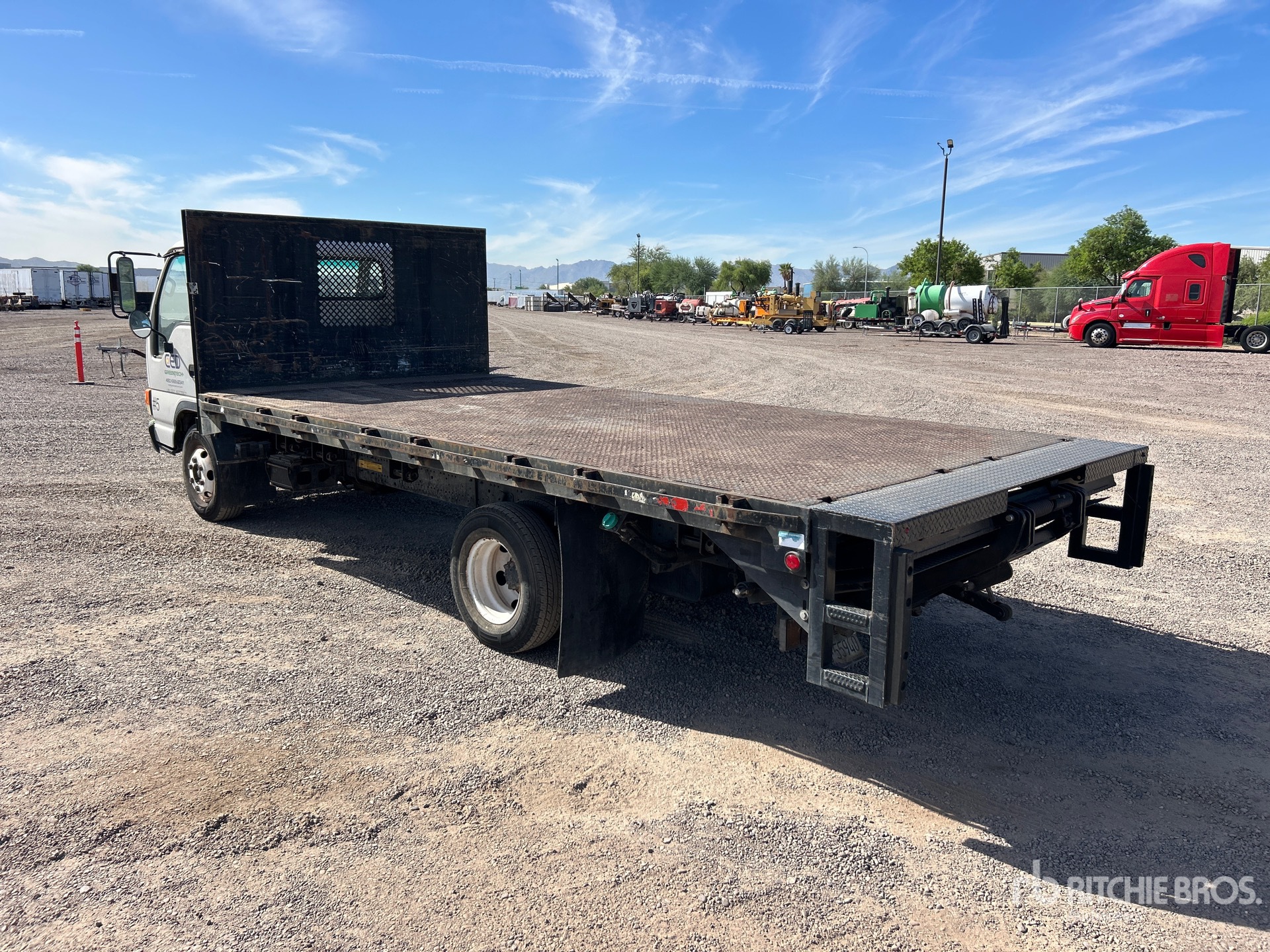 2005 Isuzu NPR