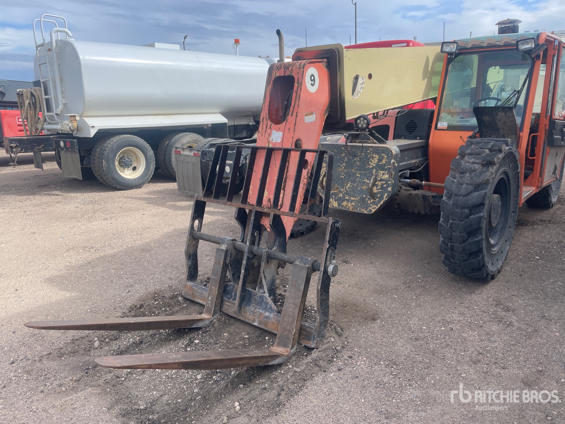 2010 JLG G9-43A