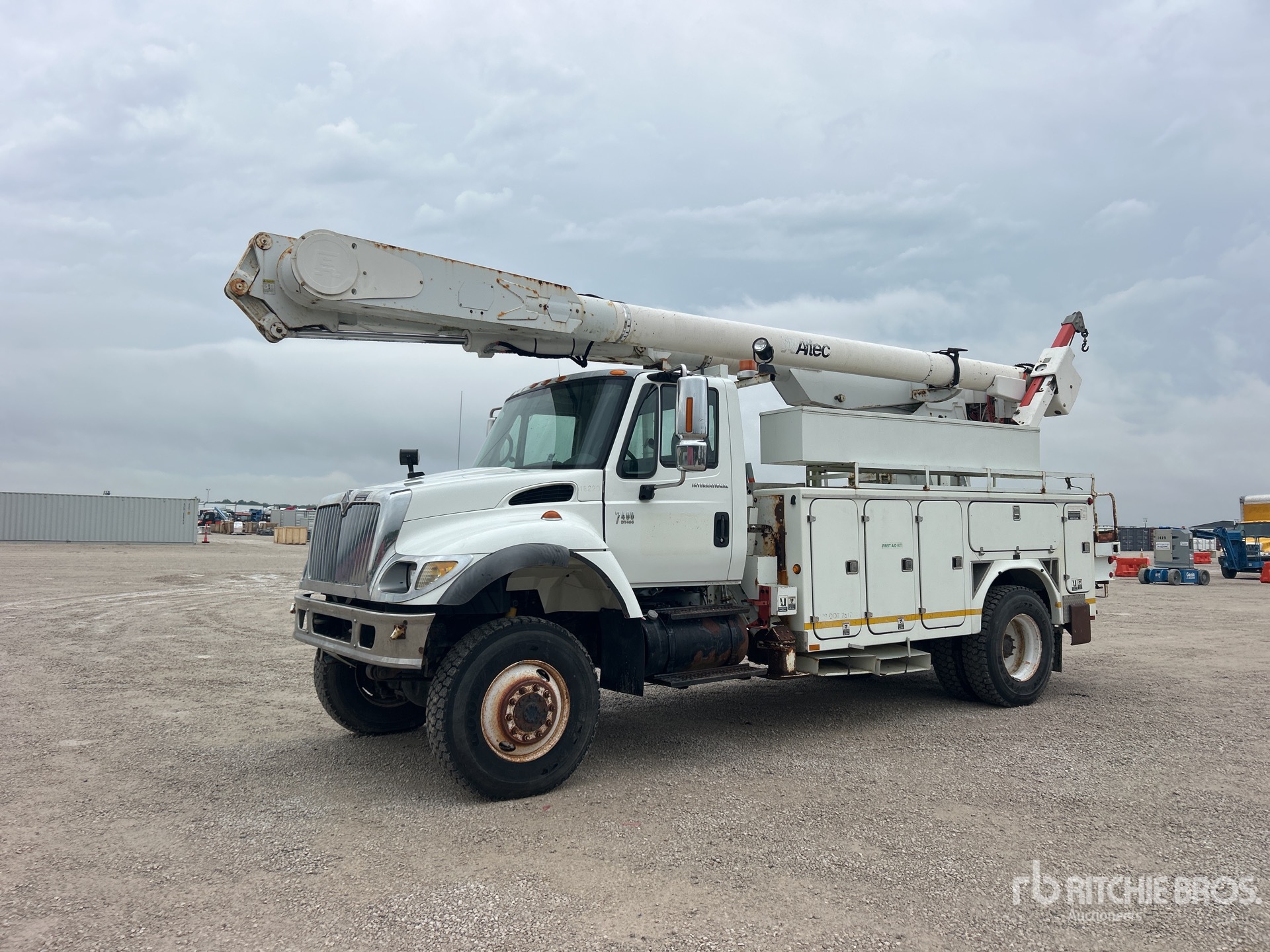 Photo of 2002 International 7400