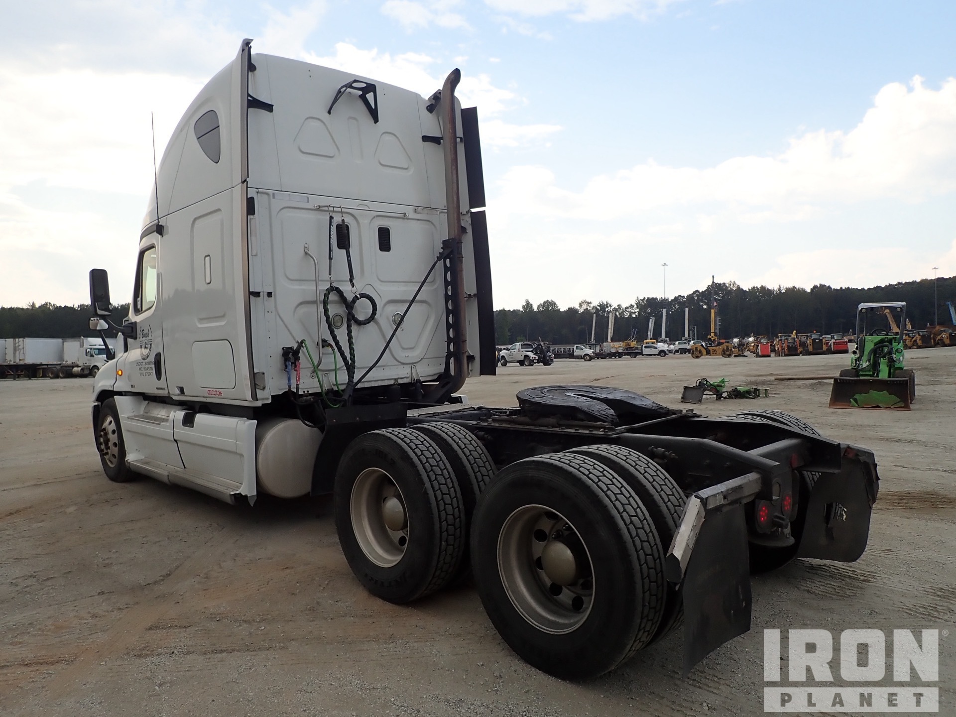 2011 Freightliner CASCADIA 125